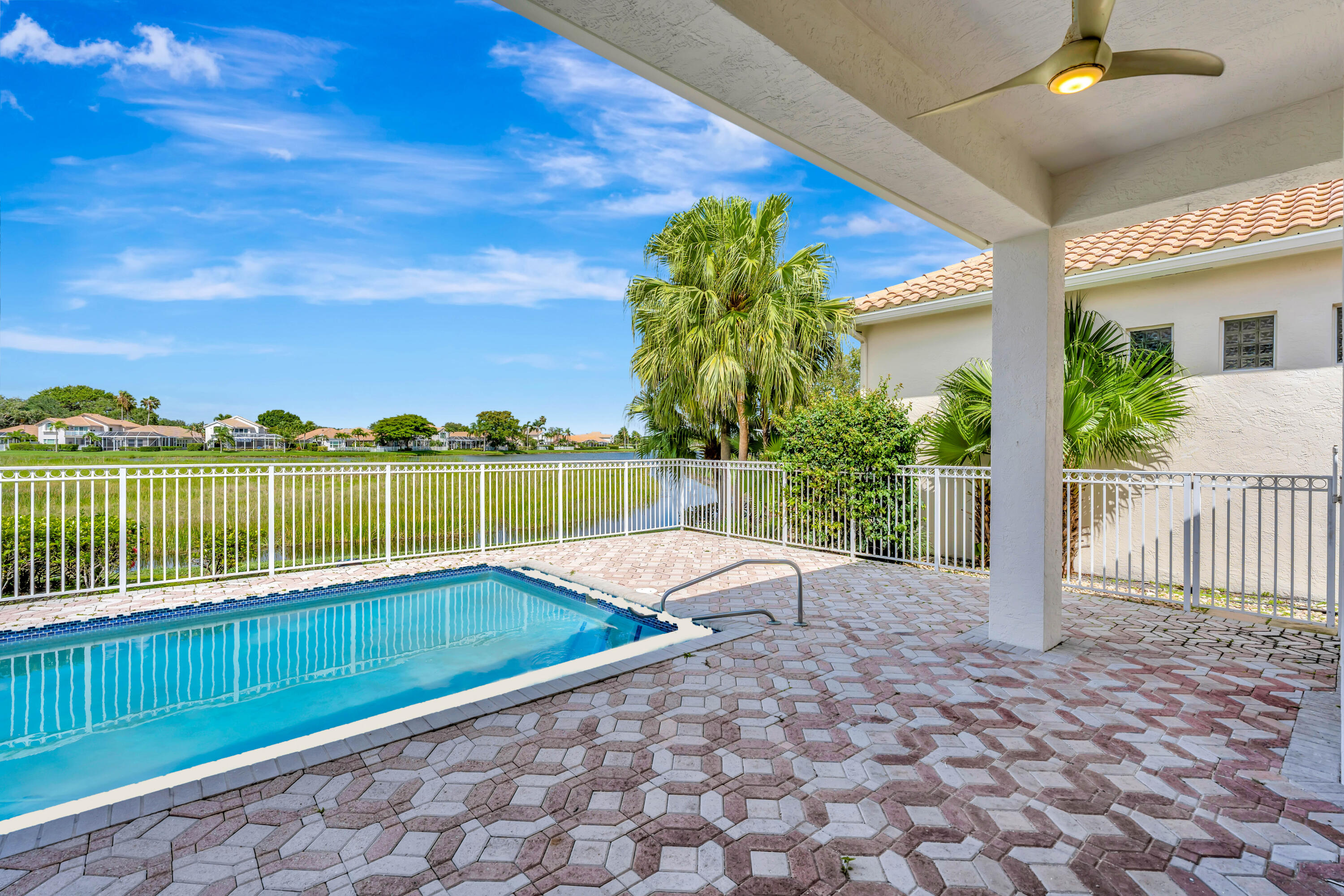 DIAMOND HEAD - Residential