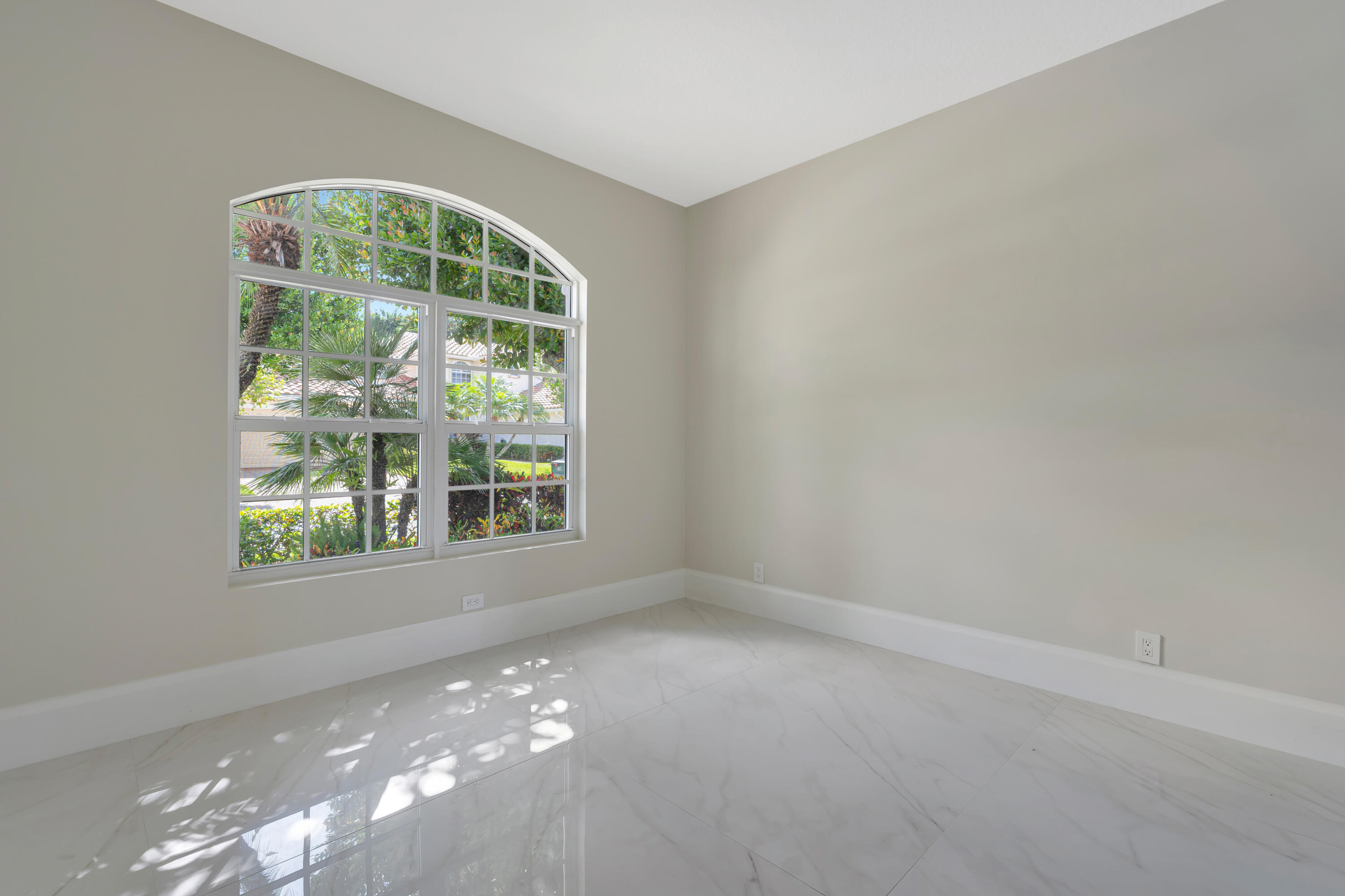 DIAMOND HEAD - Residential