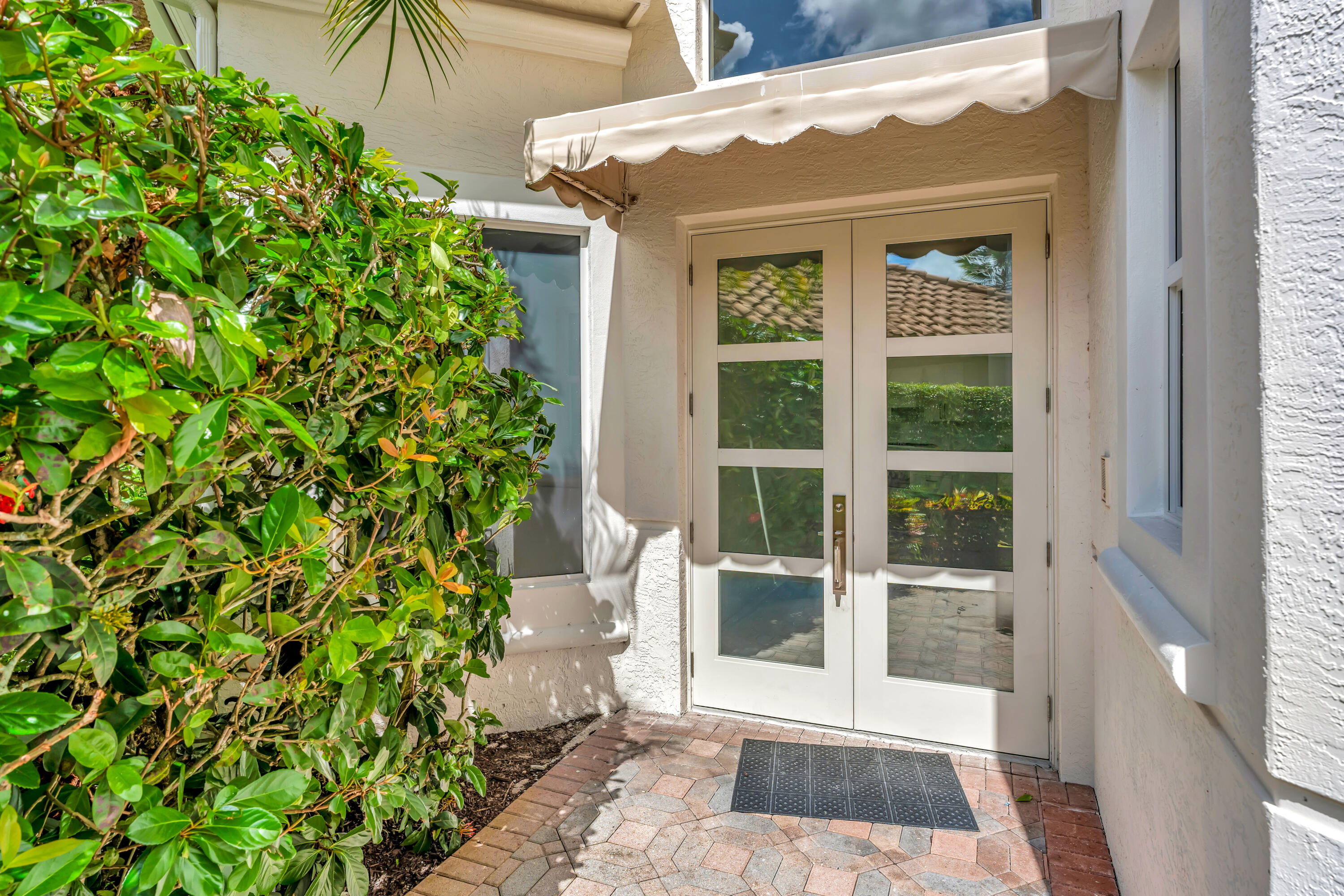 DIAMOND HEAD - Residential