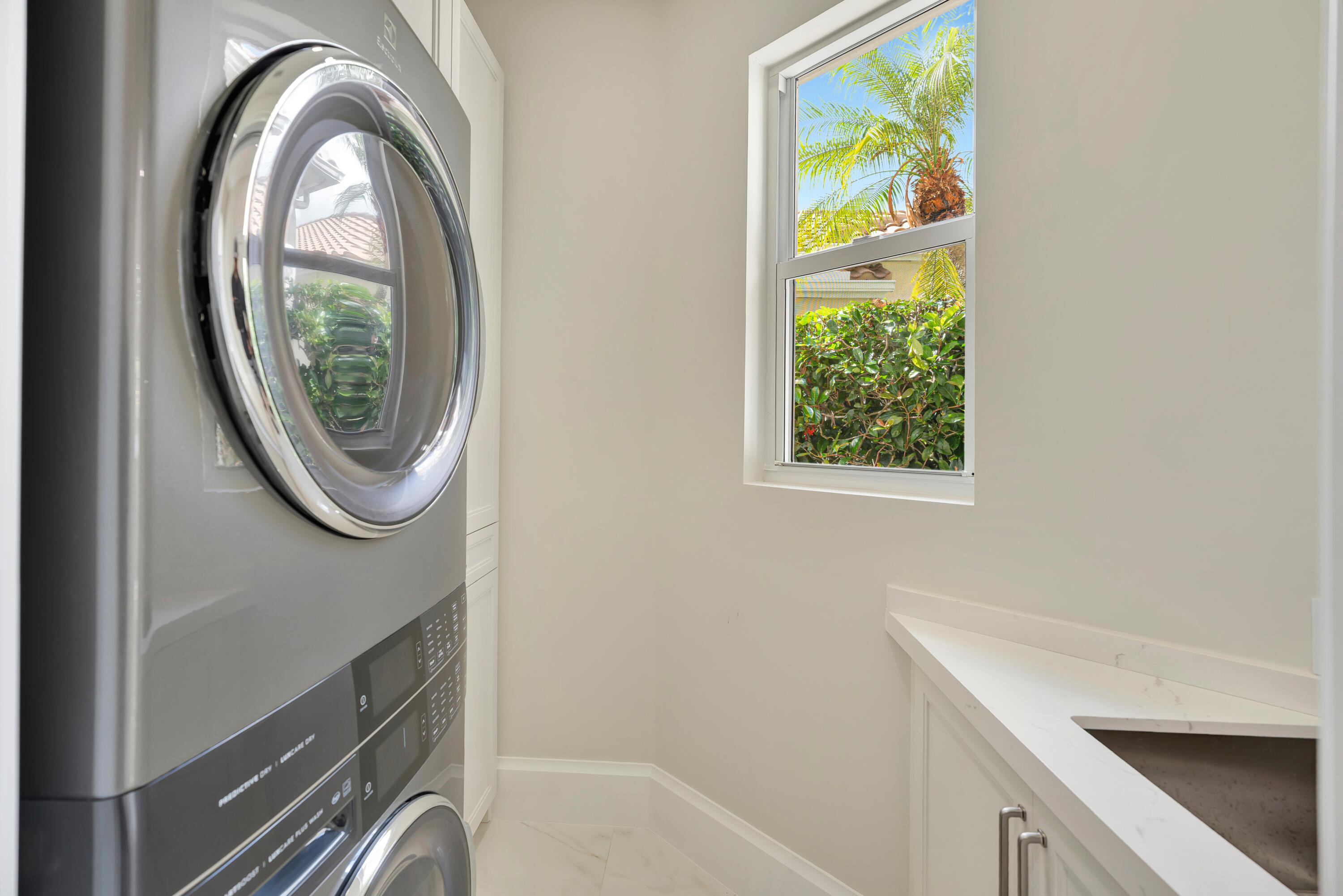 DIAMOND HEAD - Residential