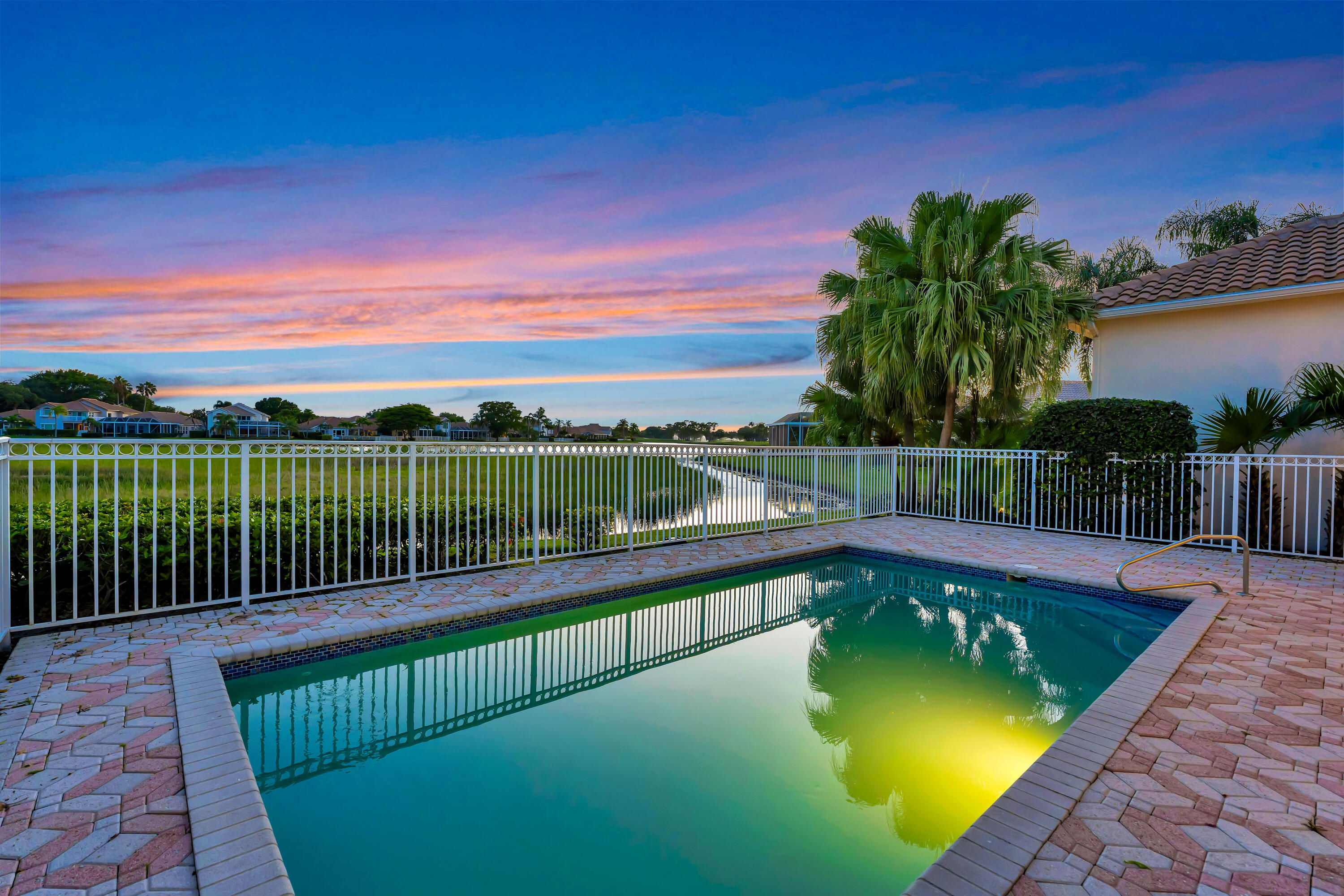 DIAMOND HEAD - Residential