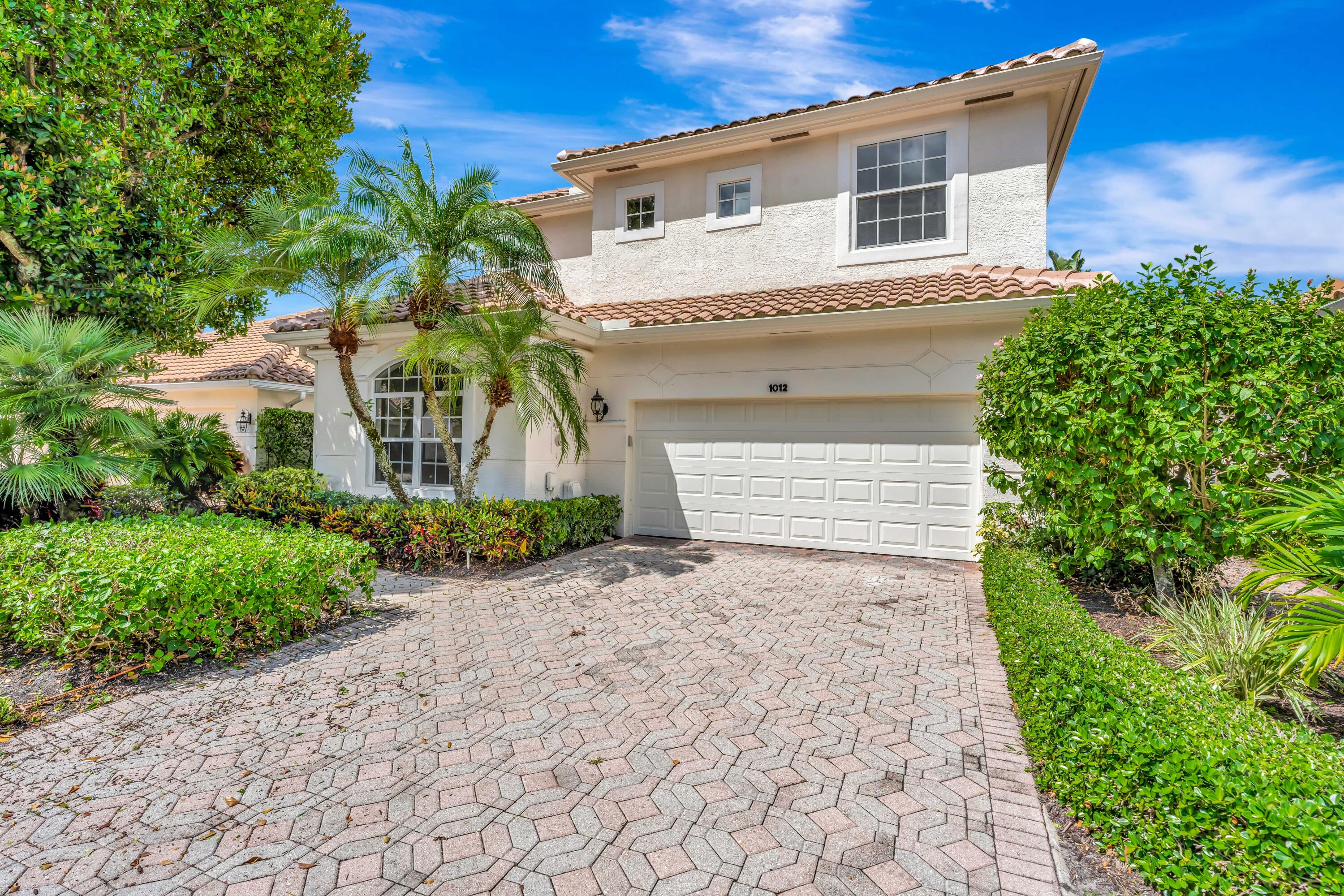 1012 Diamond Head Way