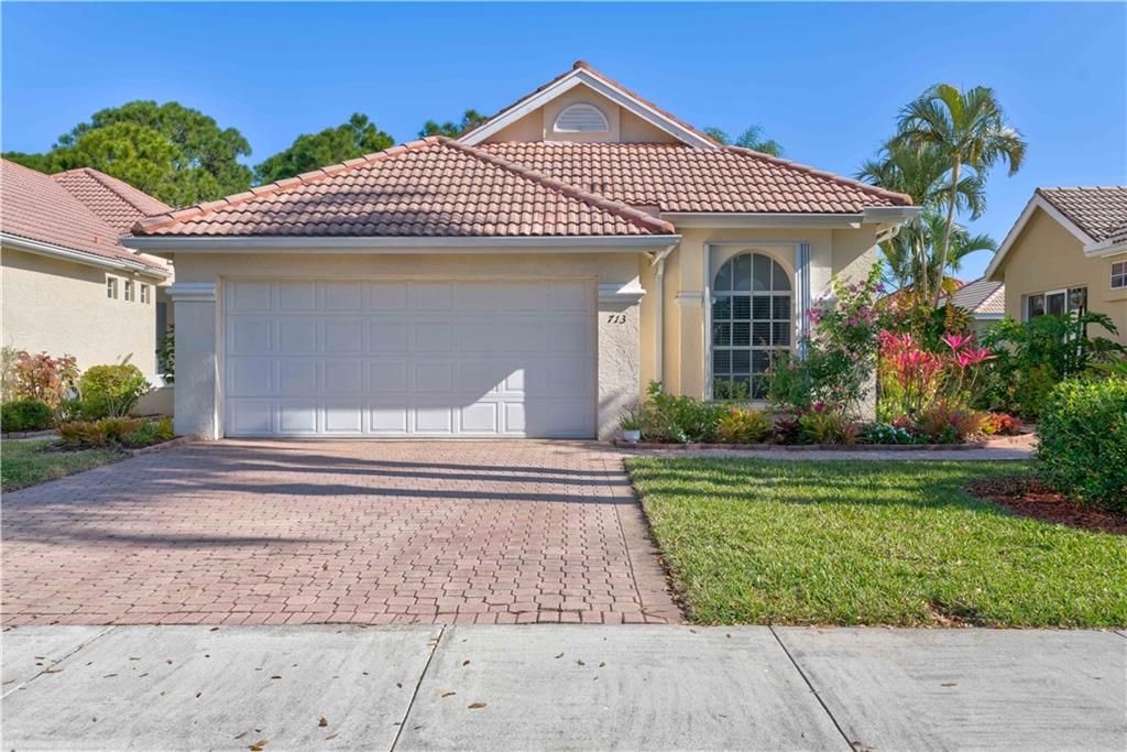 Photo of 713 SW Saint Croix Cv, Port St Lucie, FL 34986 (MLS # F10366541)
