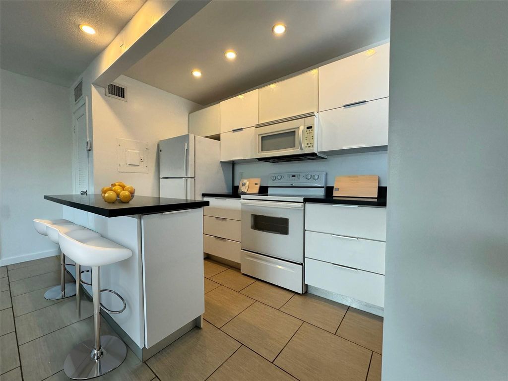 Photo of 2830 NE 30th Place #1, Fort Lauderdale, FL 33306 (MLS # F10554570)