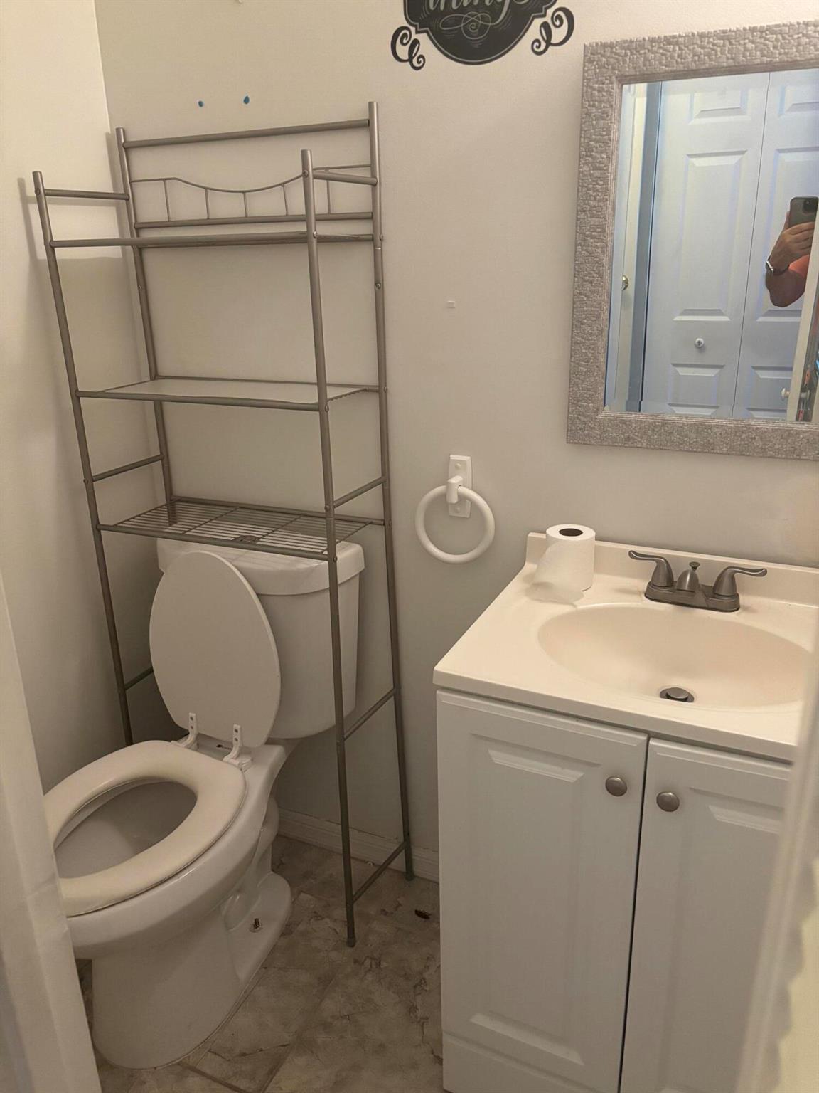2929 SE Ocean Boulevard N2, Stuart, FL, 34996/$115,000 4 2929 SE Ocean Boulevard N2