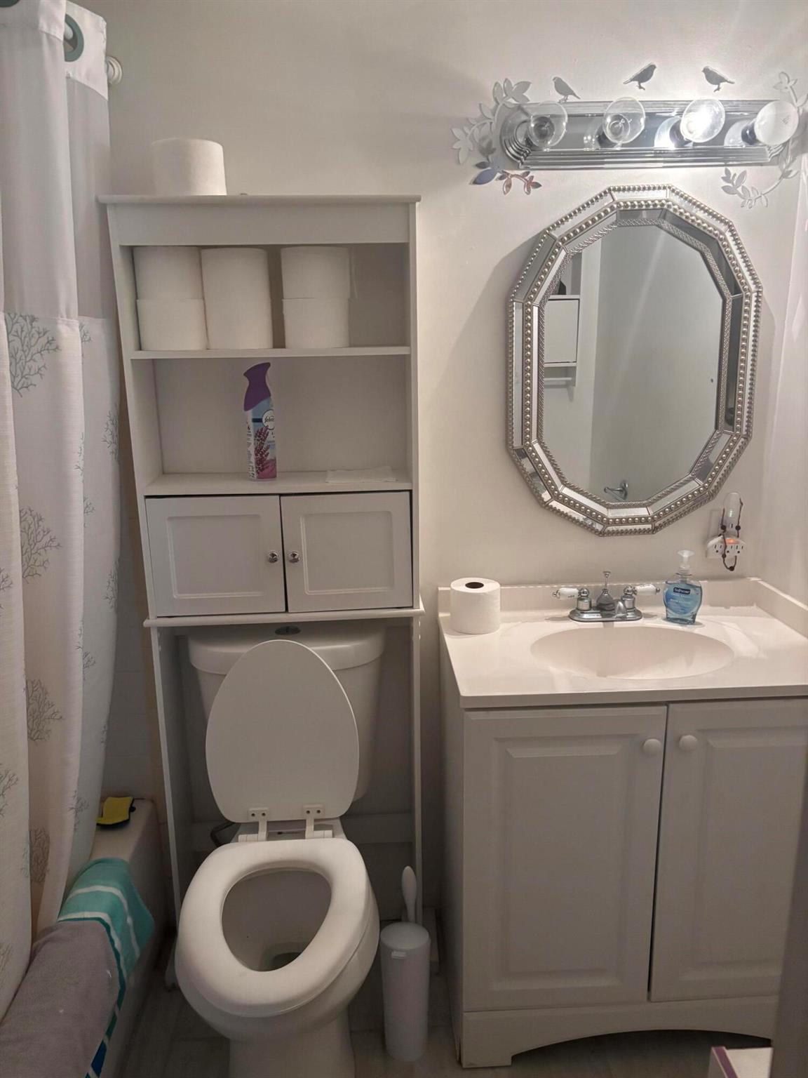 2929 SE Ocean Boulevard N2, Stuart, FL, 34996/$115,000 2 2929 SE Ocean Boulevard N2