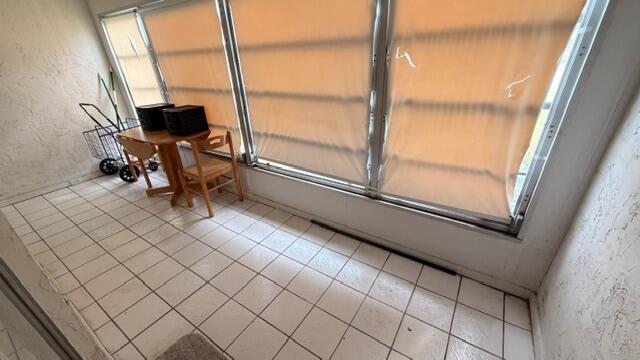 VILLAGES OF ORIOLE ABBEY CONDO - Residential