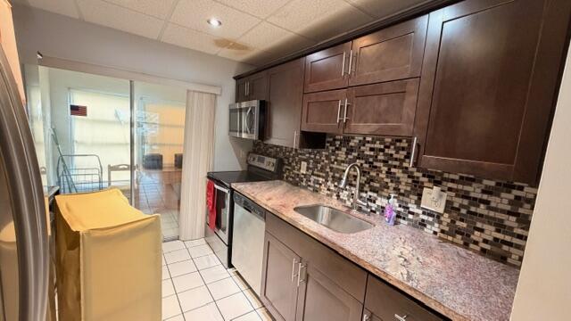 VILLAGES OF ORIOLE ABBEY CONDO - Residential