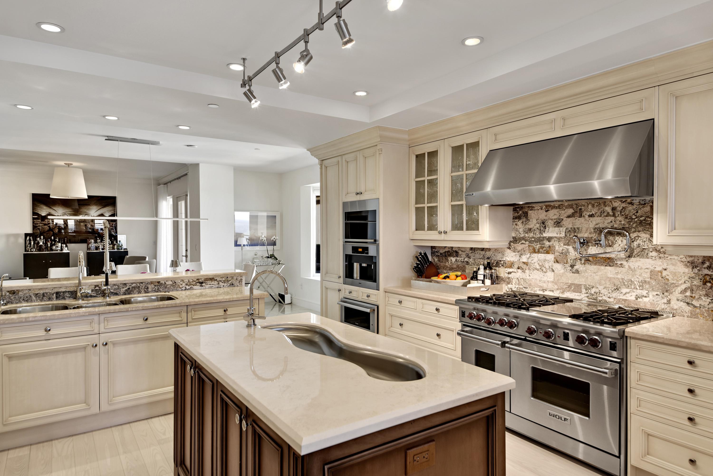 Luxuria - Residential