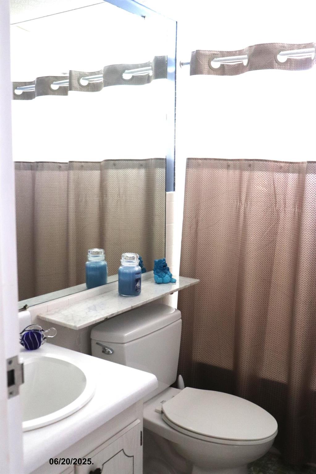 KINGS POINT SAXONY CONDOS - Residential