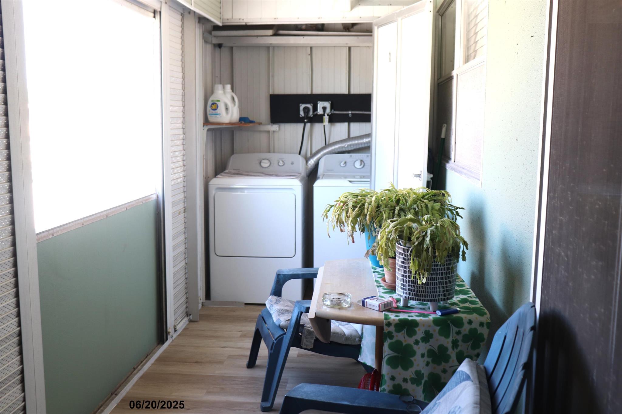 KINGS POINT SAXONY CONDOS - Residential