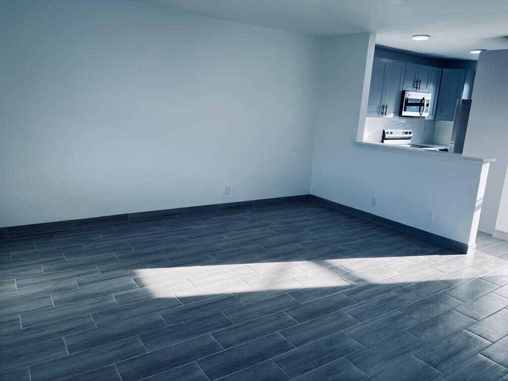 HOLLYWOOD COUNTRY CLUB DI - Commercial Sale