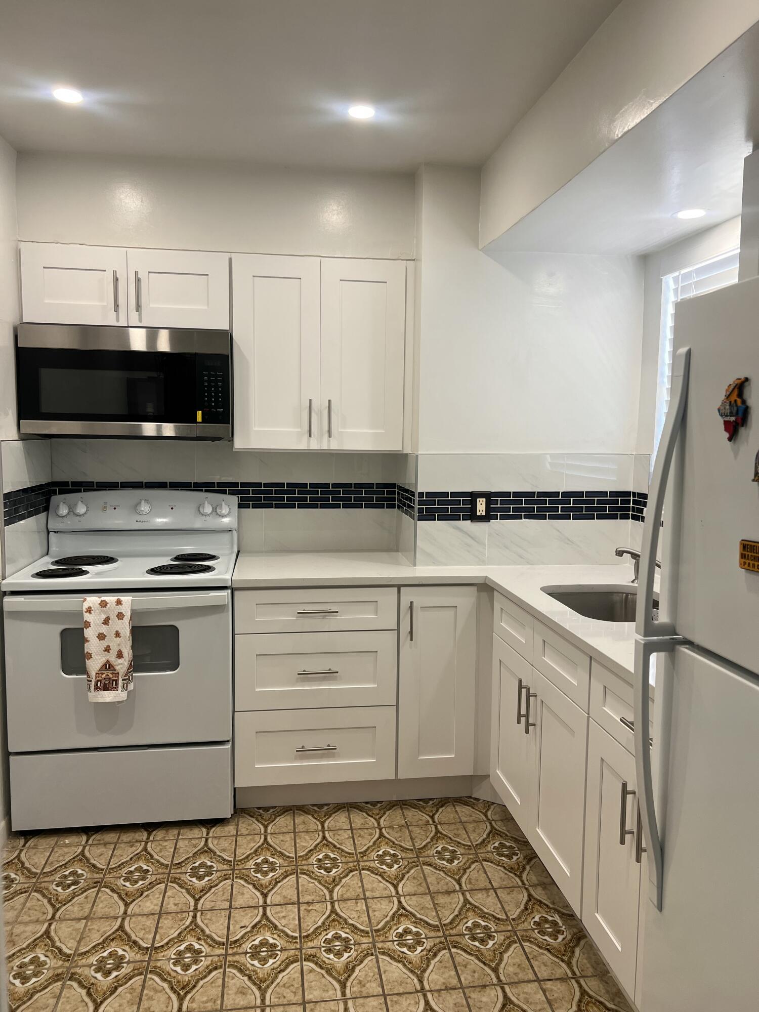 LAKESIDE VILLAGE CONDO 9 - Residential