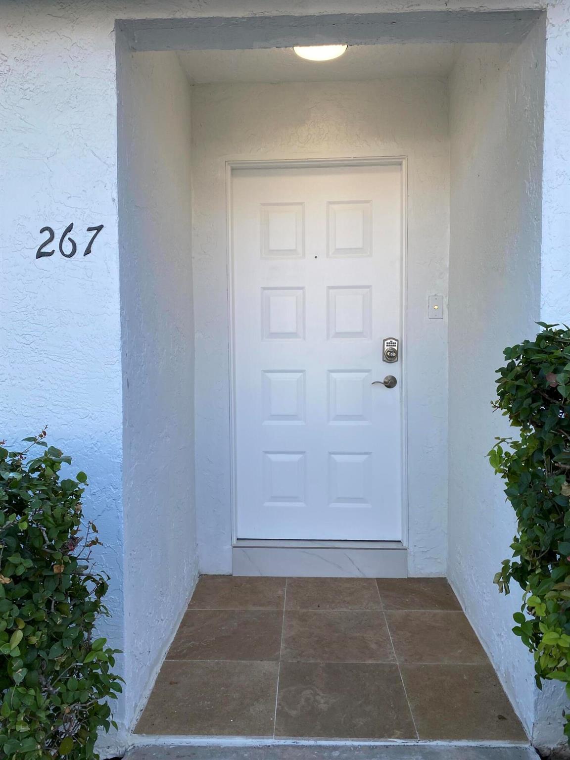 YORKVILLE - Residential Lease