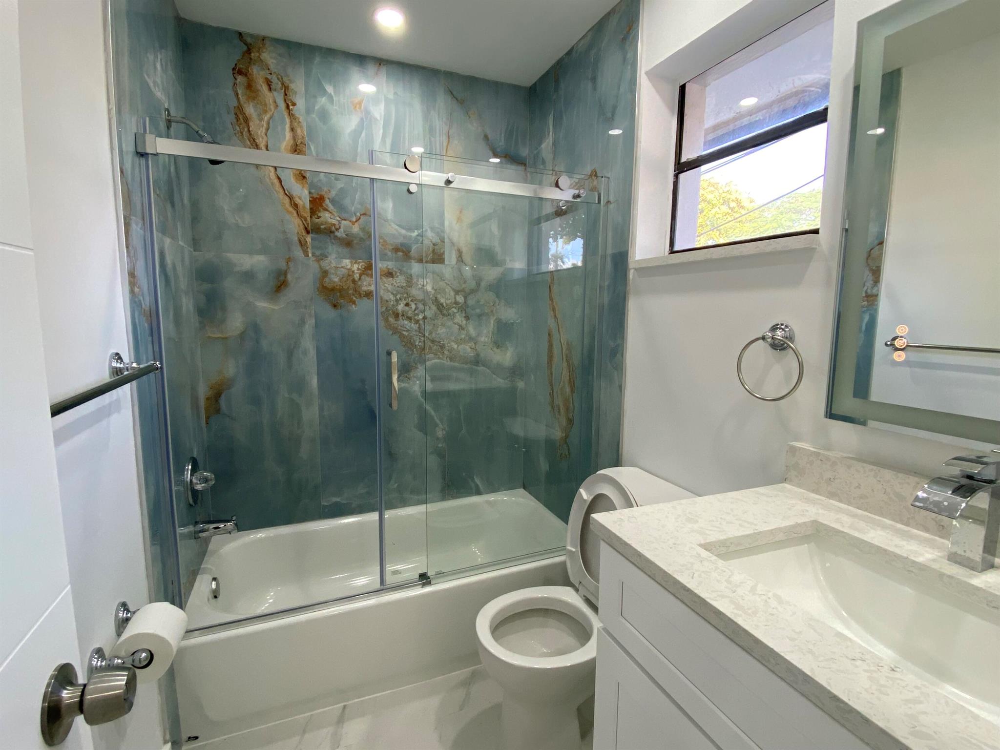 YORKVILLE - Residential Lease