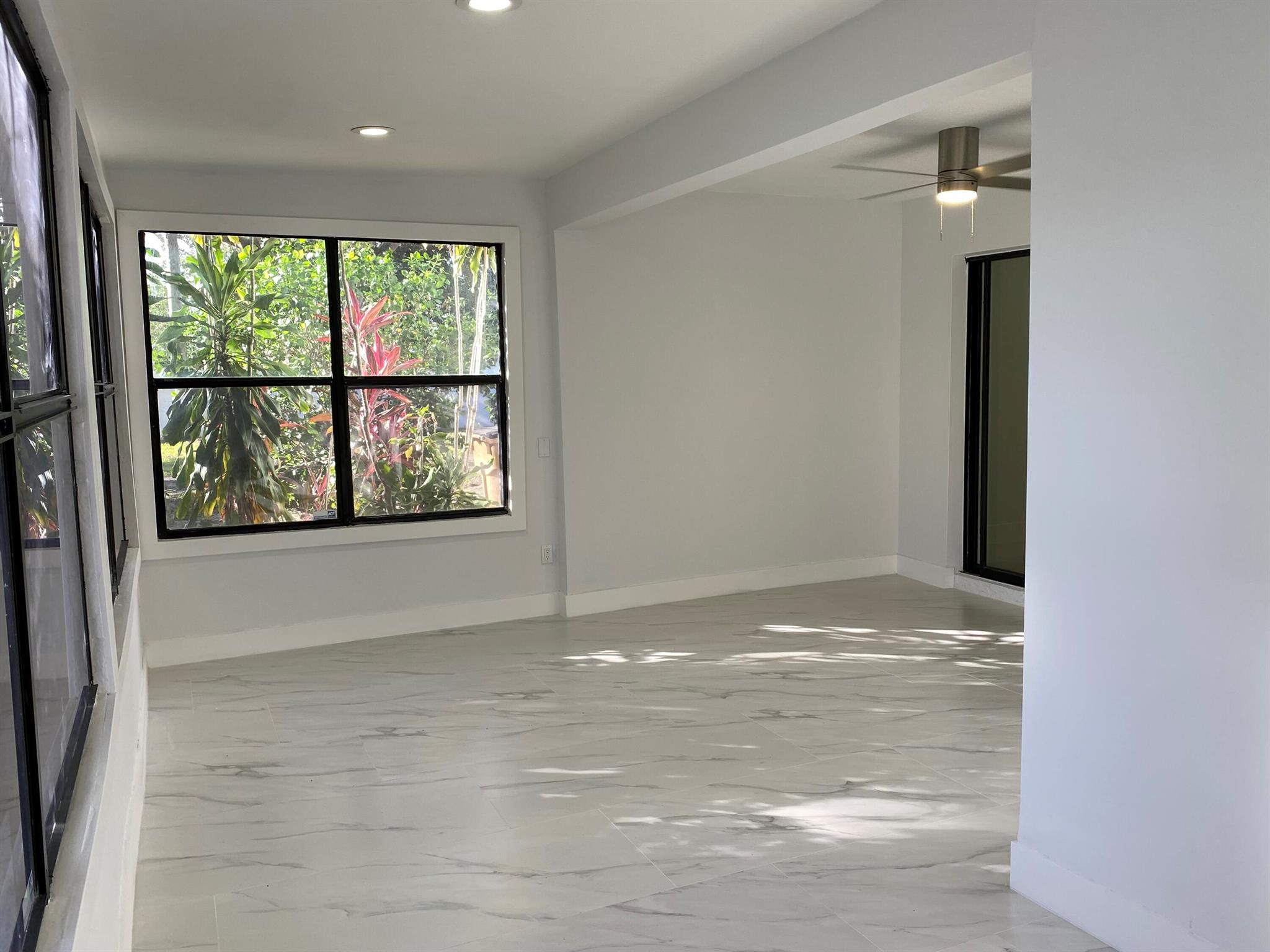 YORKVILLE - Residential Lease