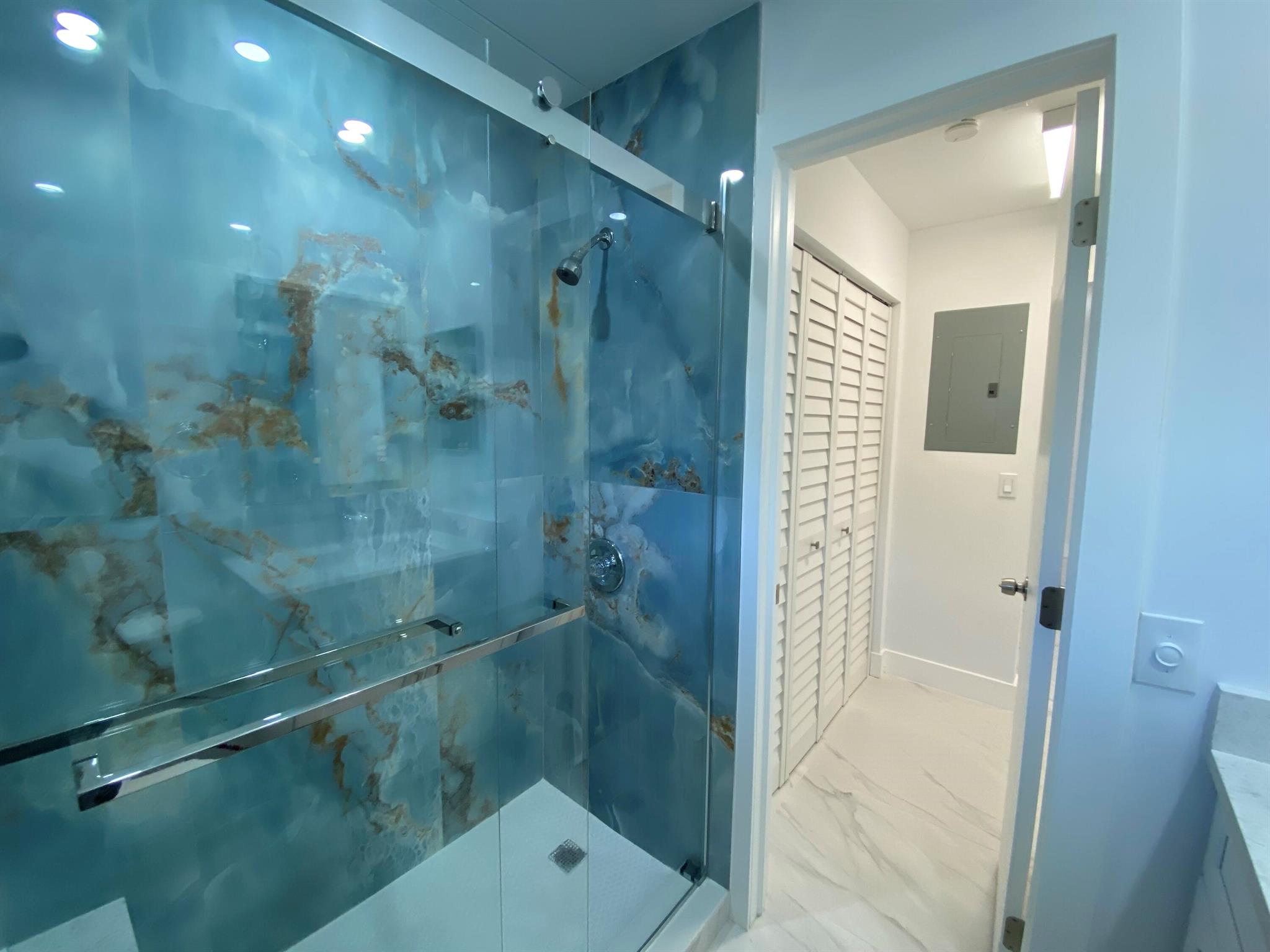 YORKVILLE - Residential Lease