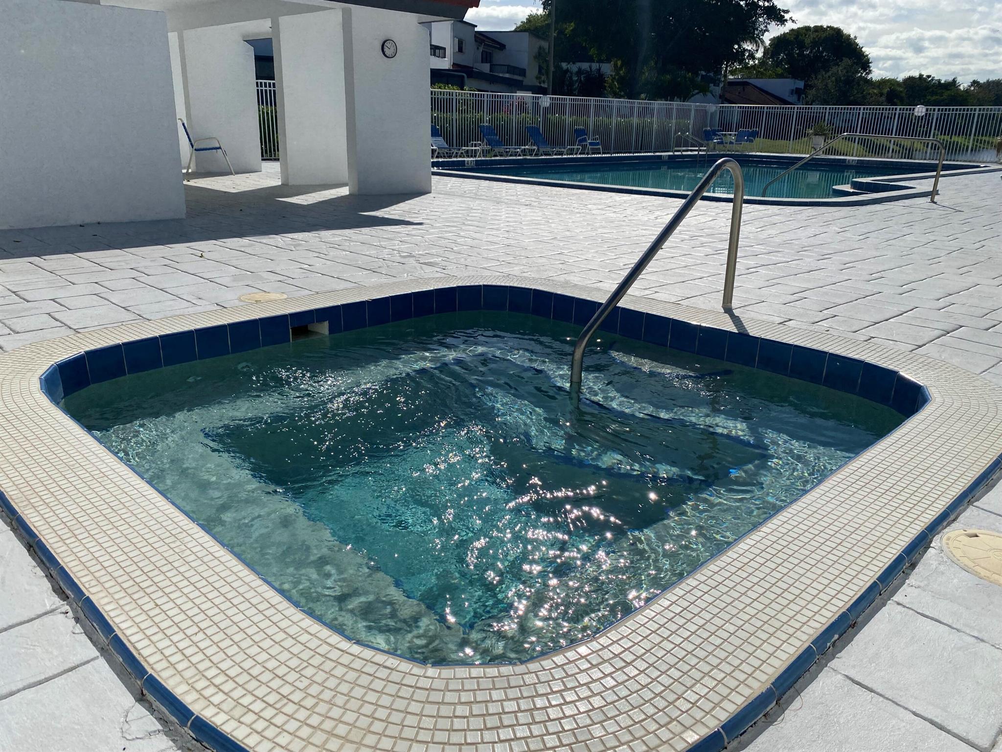 YORKVILLE - Residential Lease