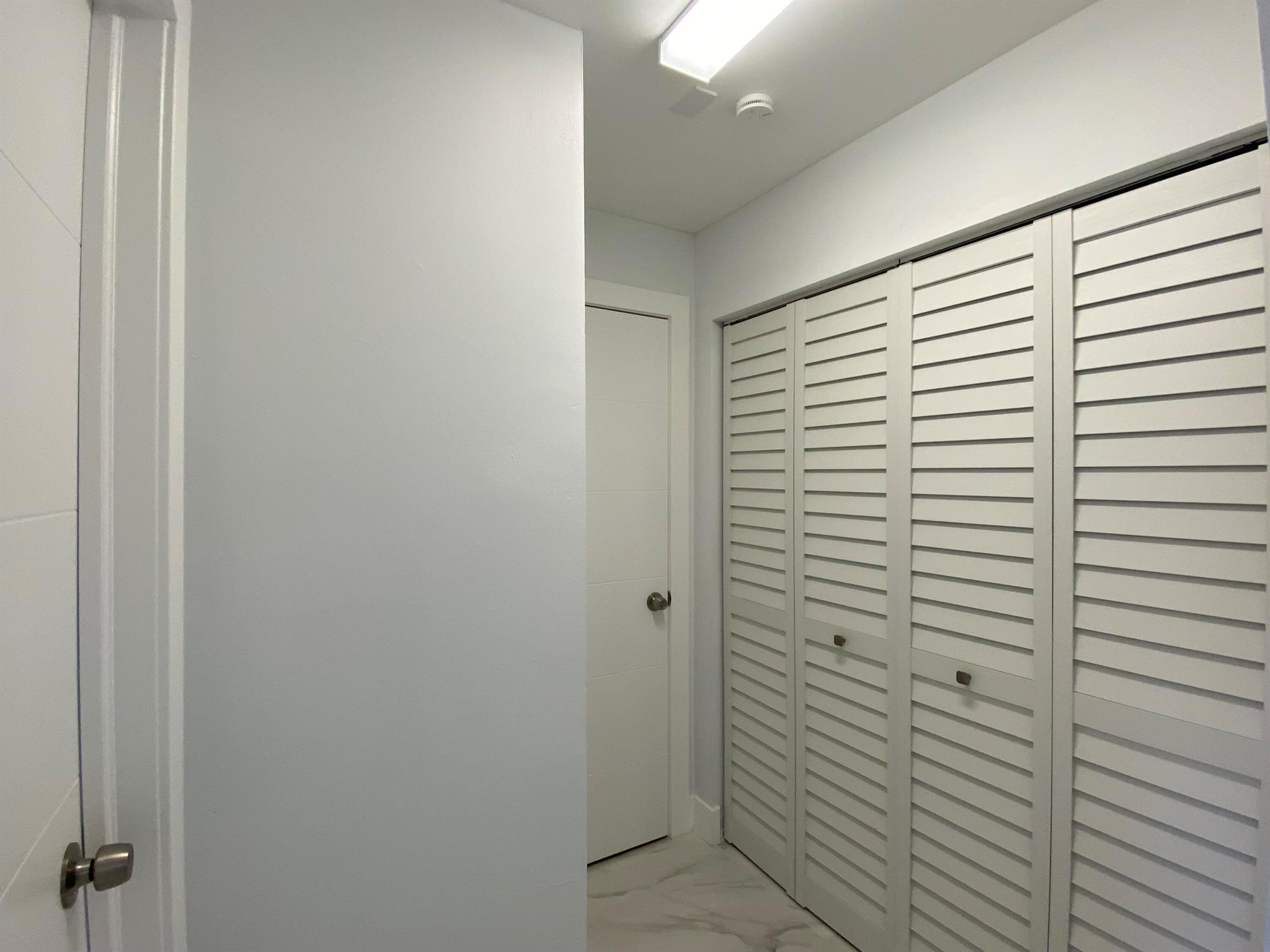 YORKVILLE - Residential Lease