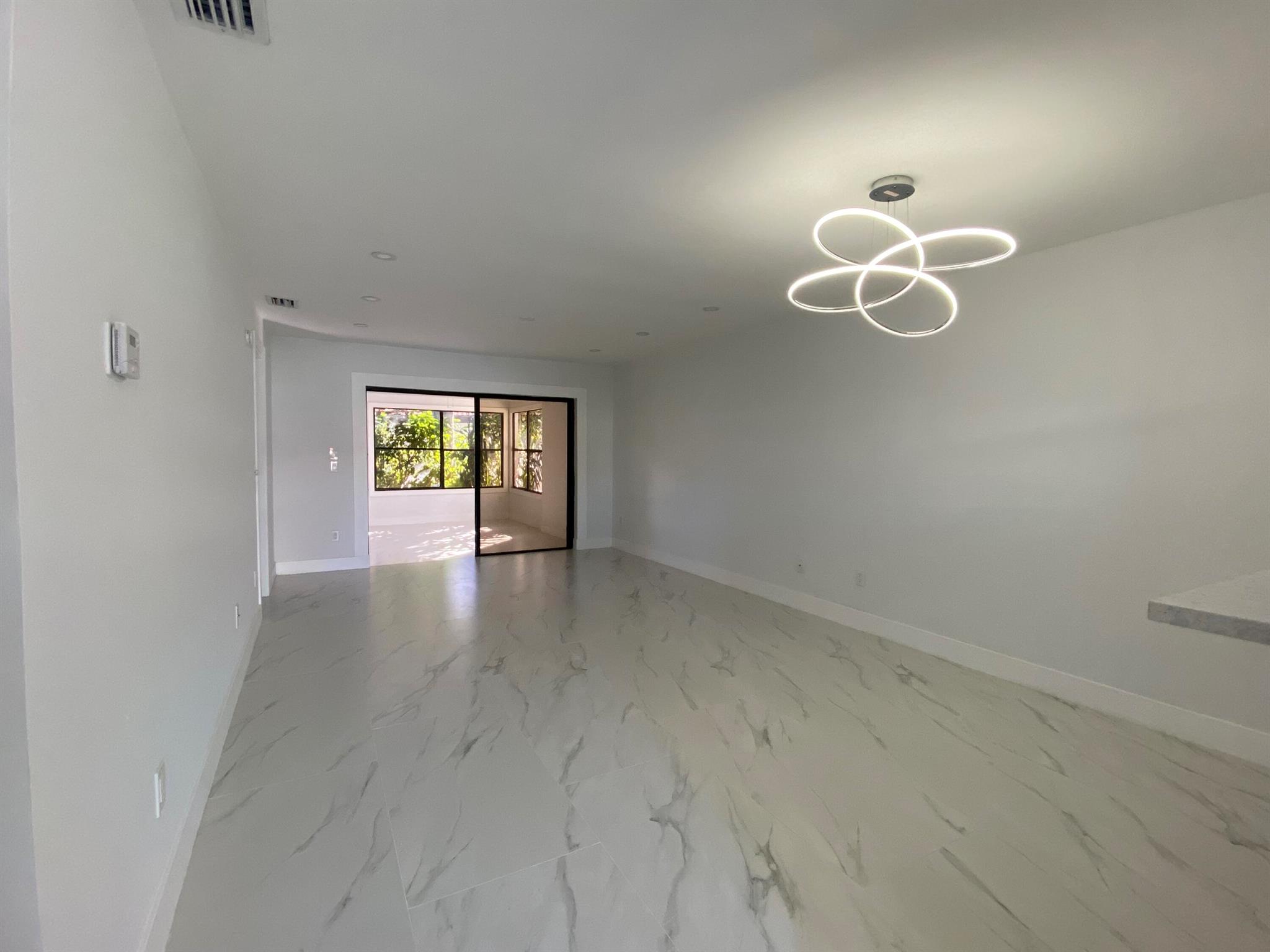 YORKVILLE - Residential Lease