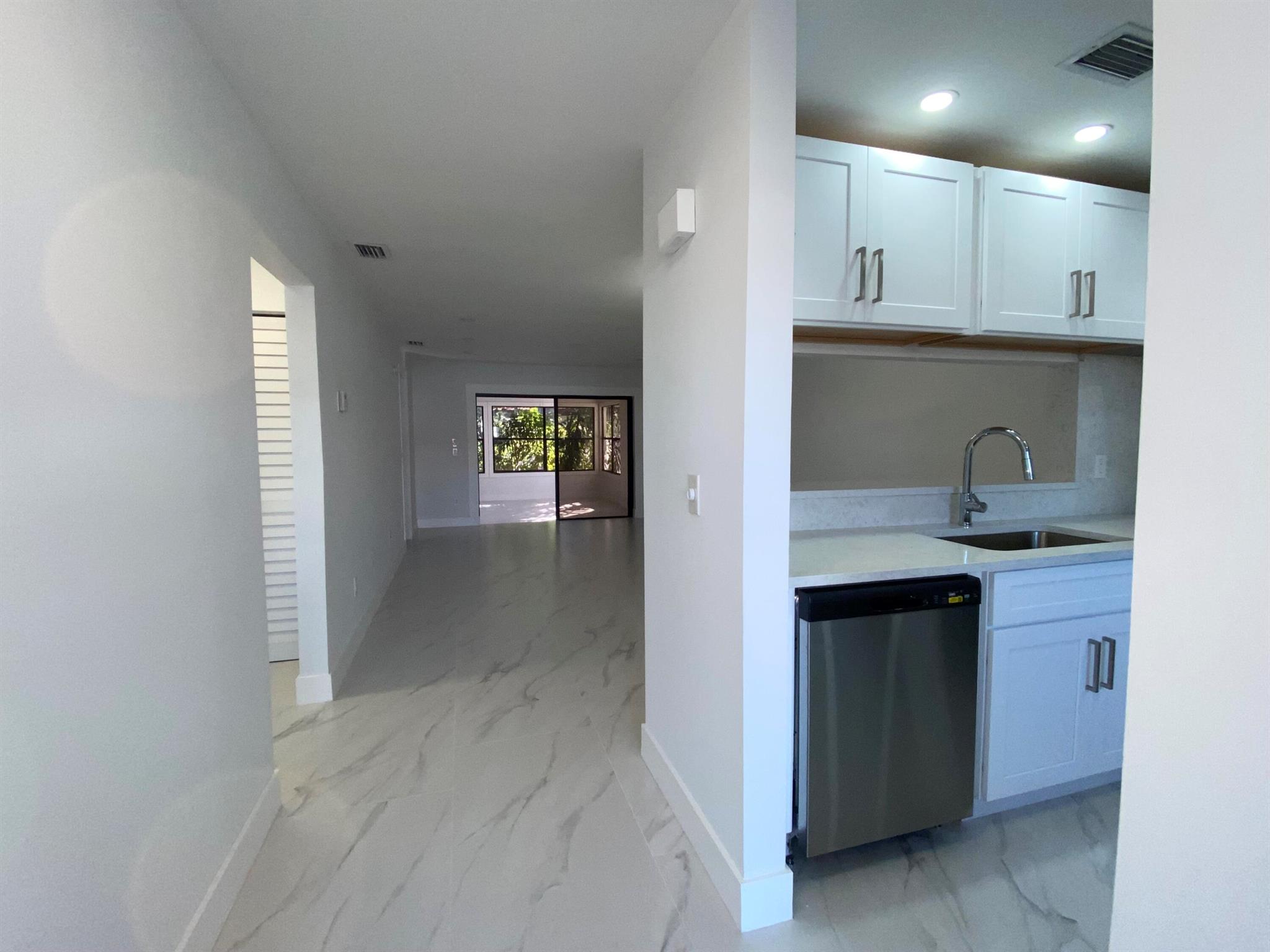 YORKVILLE - Residential Lease