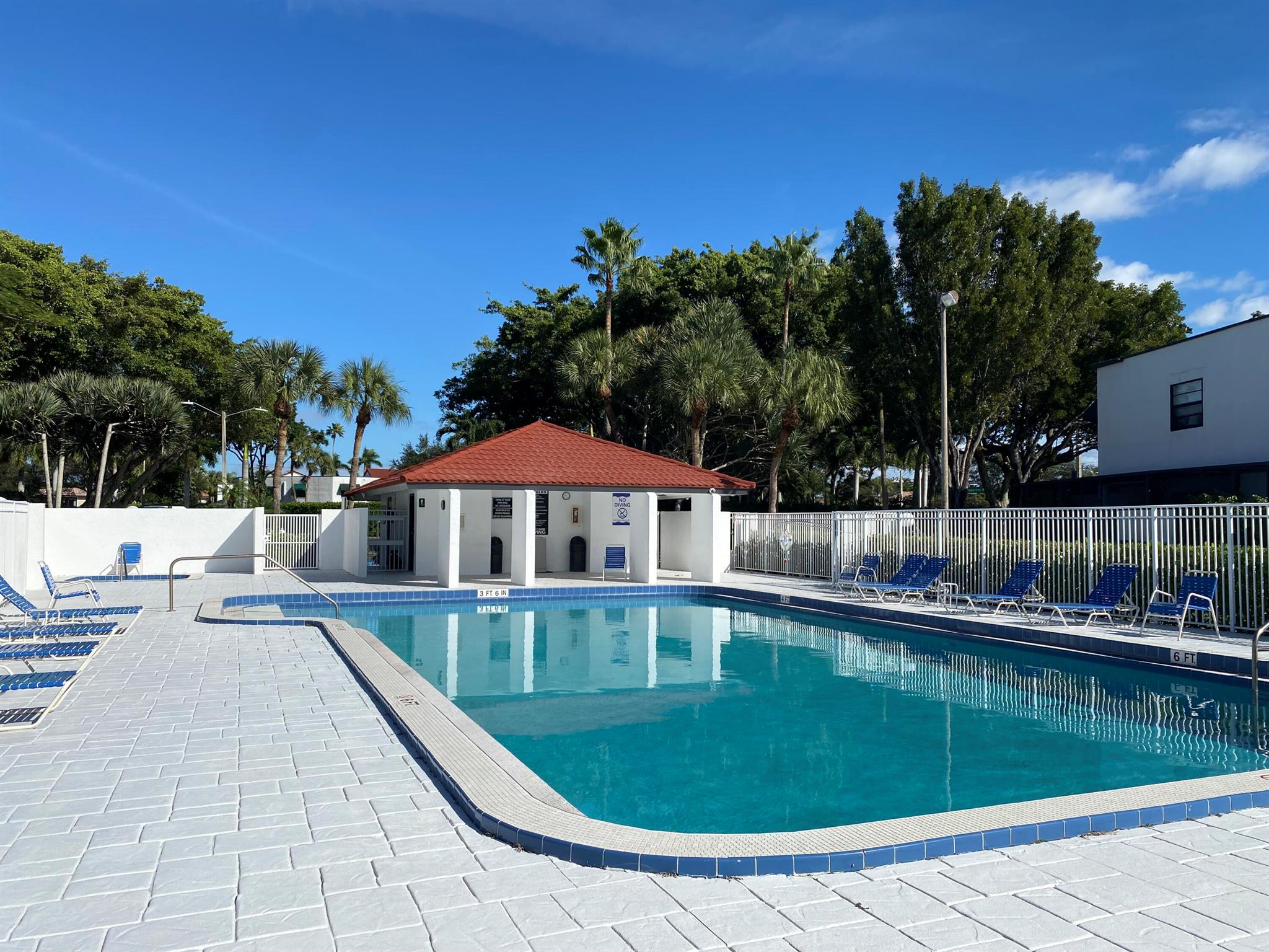 YORKVILLE - Residential Lease