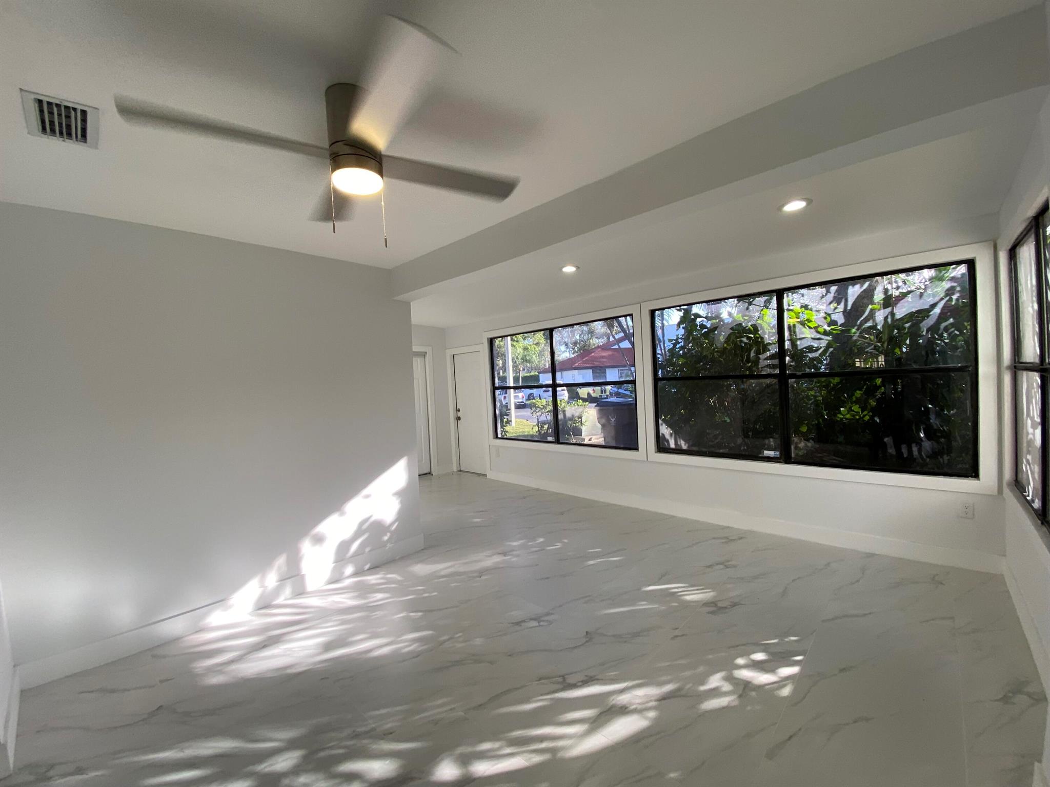 YORKVILLE - Residential Lease