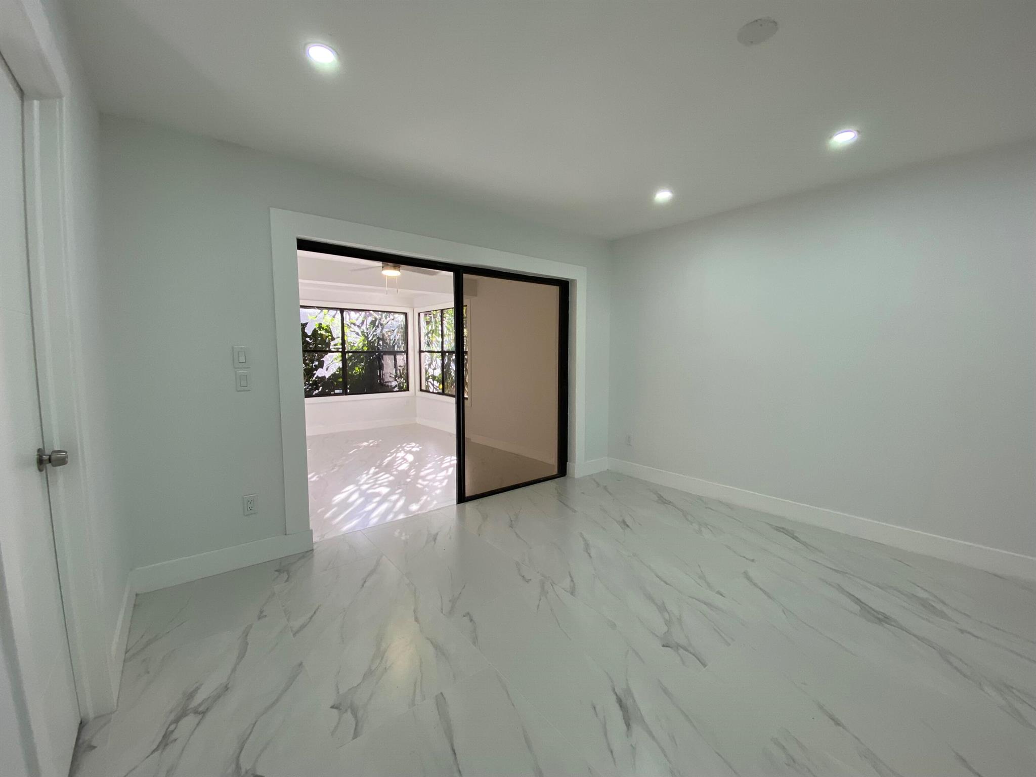 YORKVILLE - Residential Lease