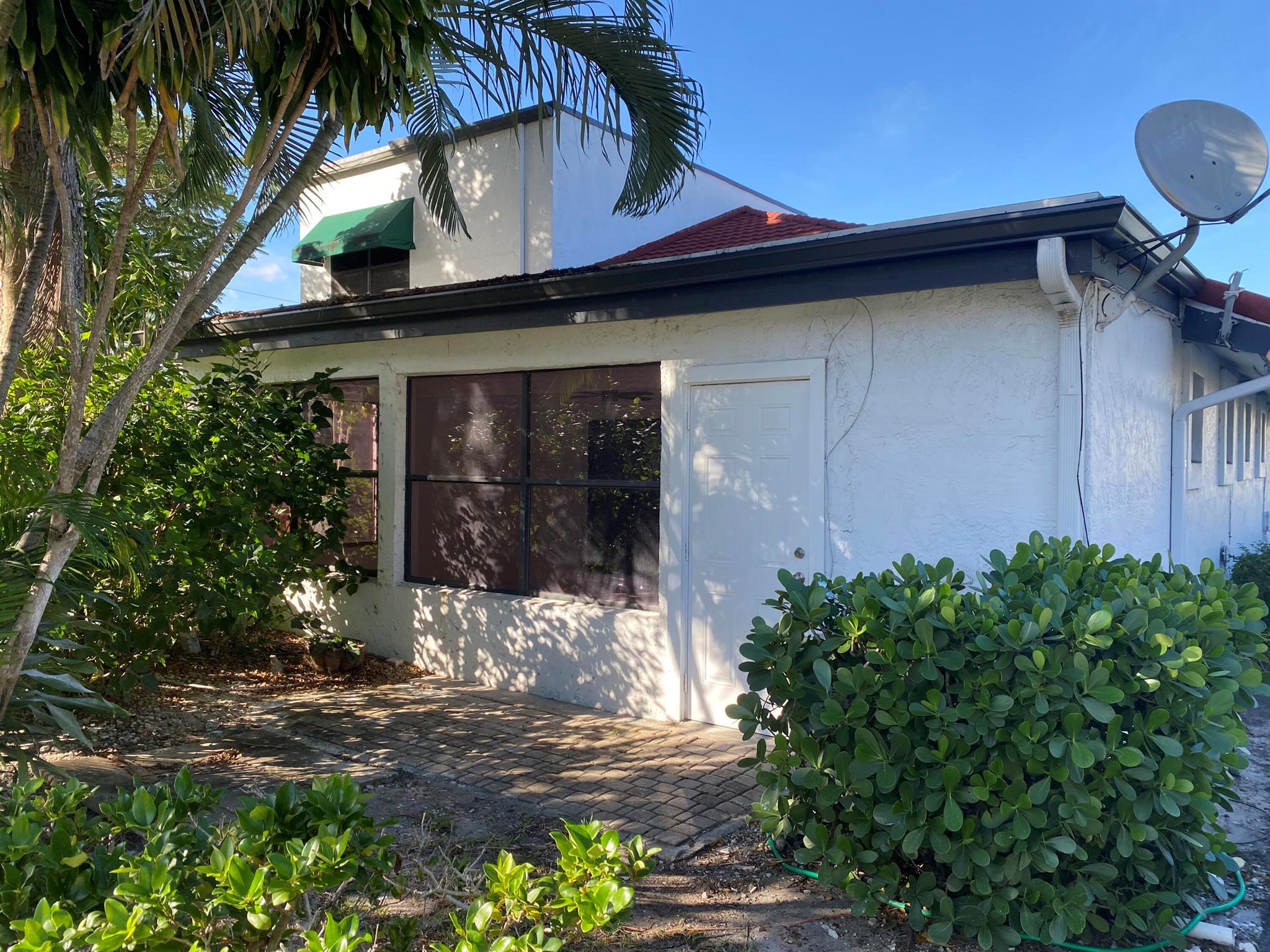 YORKVILLE - Residential Lease