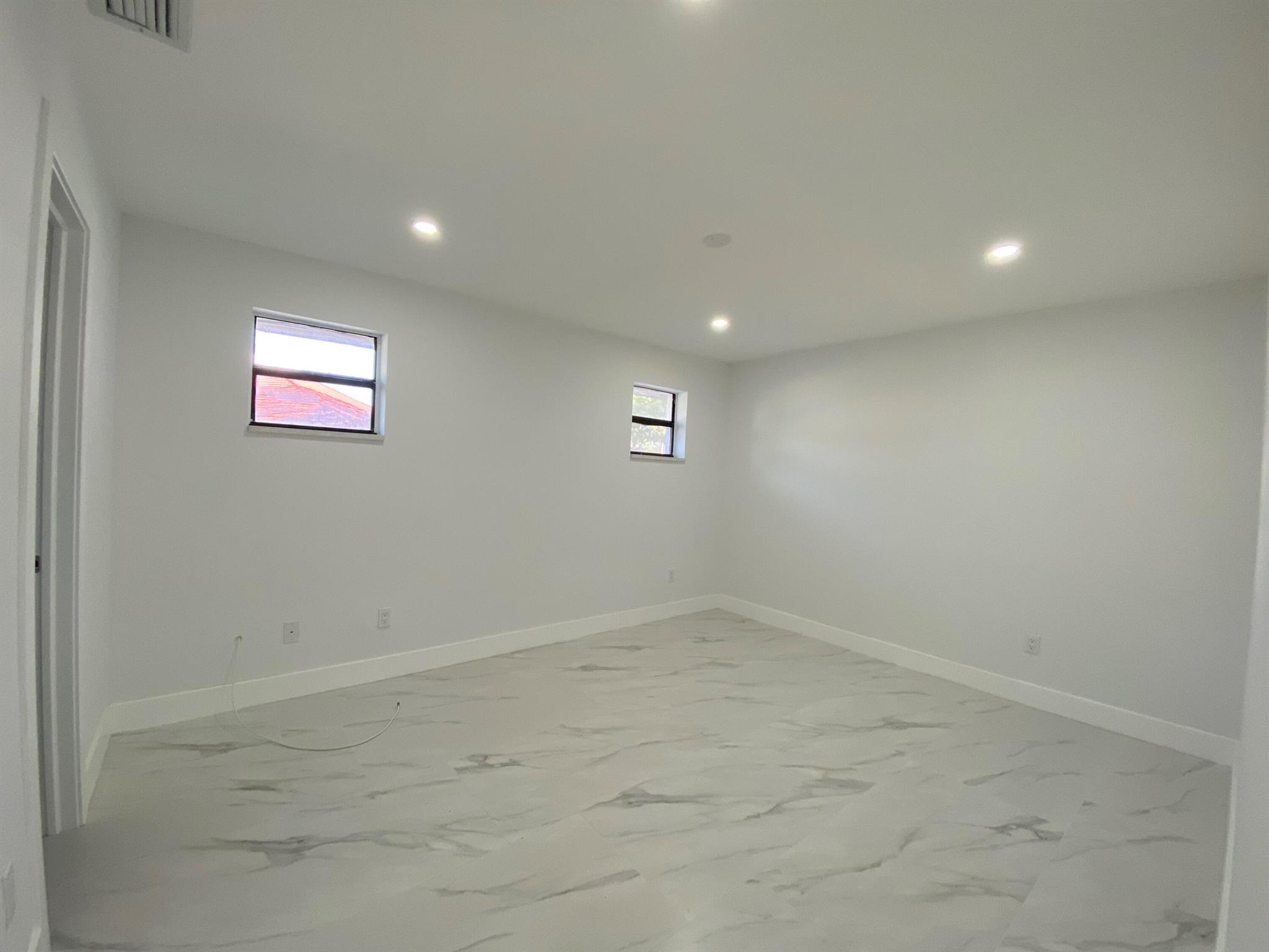 YORKVILLE - Residential Lease