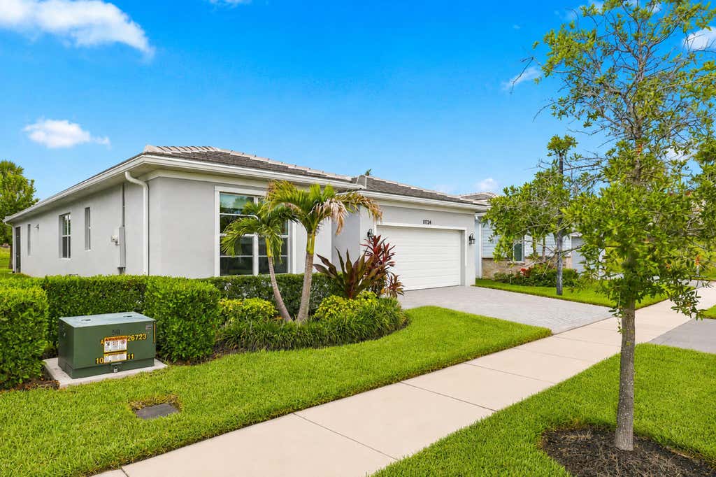 Photo of 11724 SW Aquila Way, Port Saint Lucie, FL 34987 (MLS # B26048401)