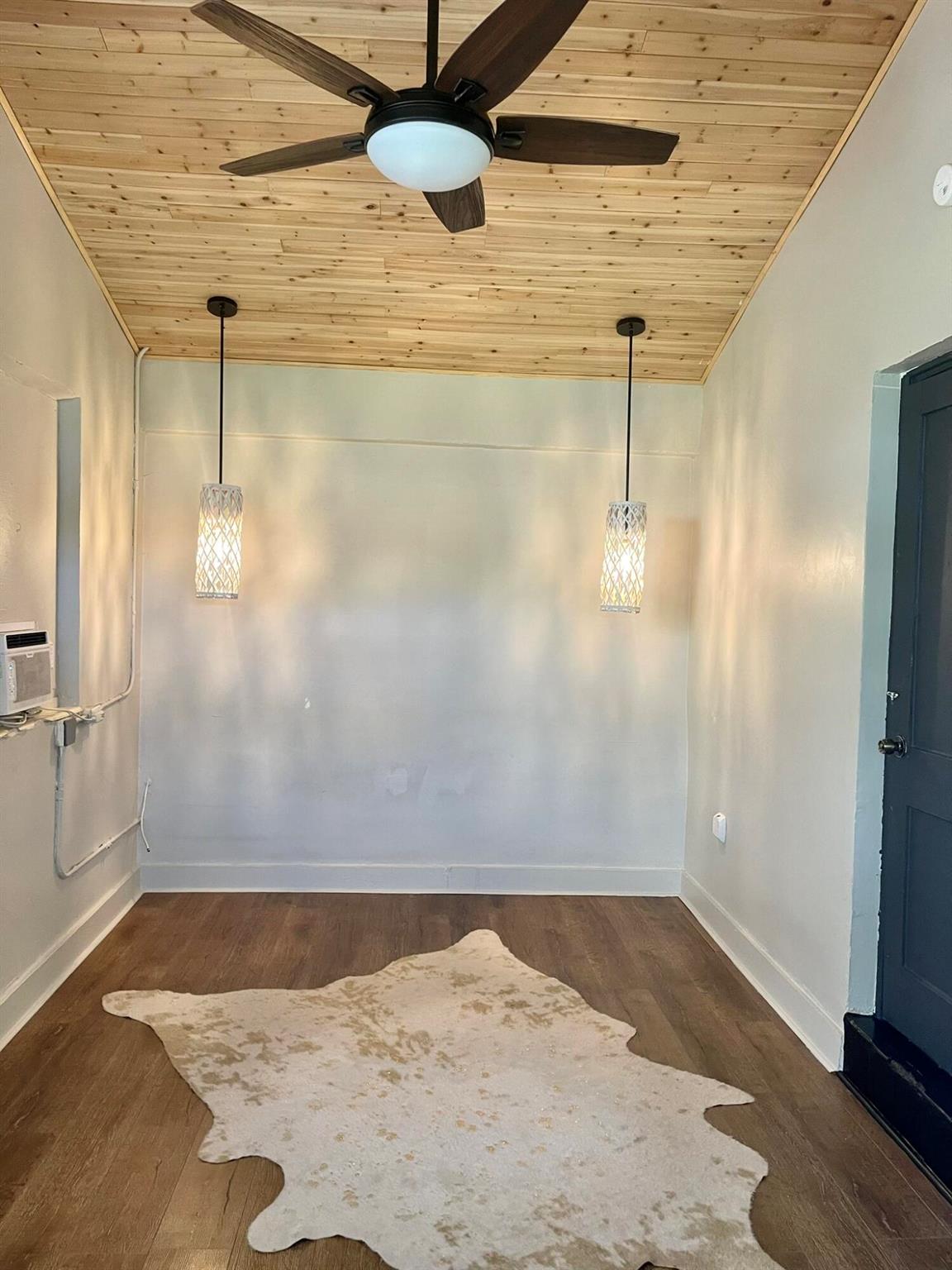 LANTANA PLAZA - Residential Lease