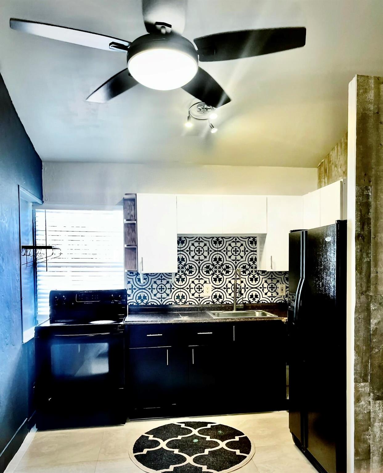 LANTANA PLAZA - Residential Lease