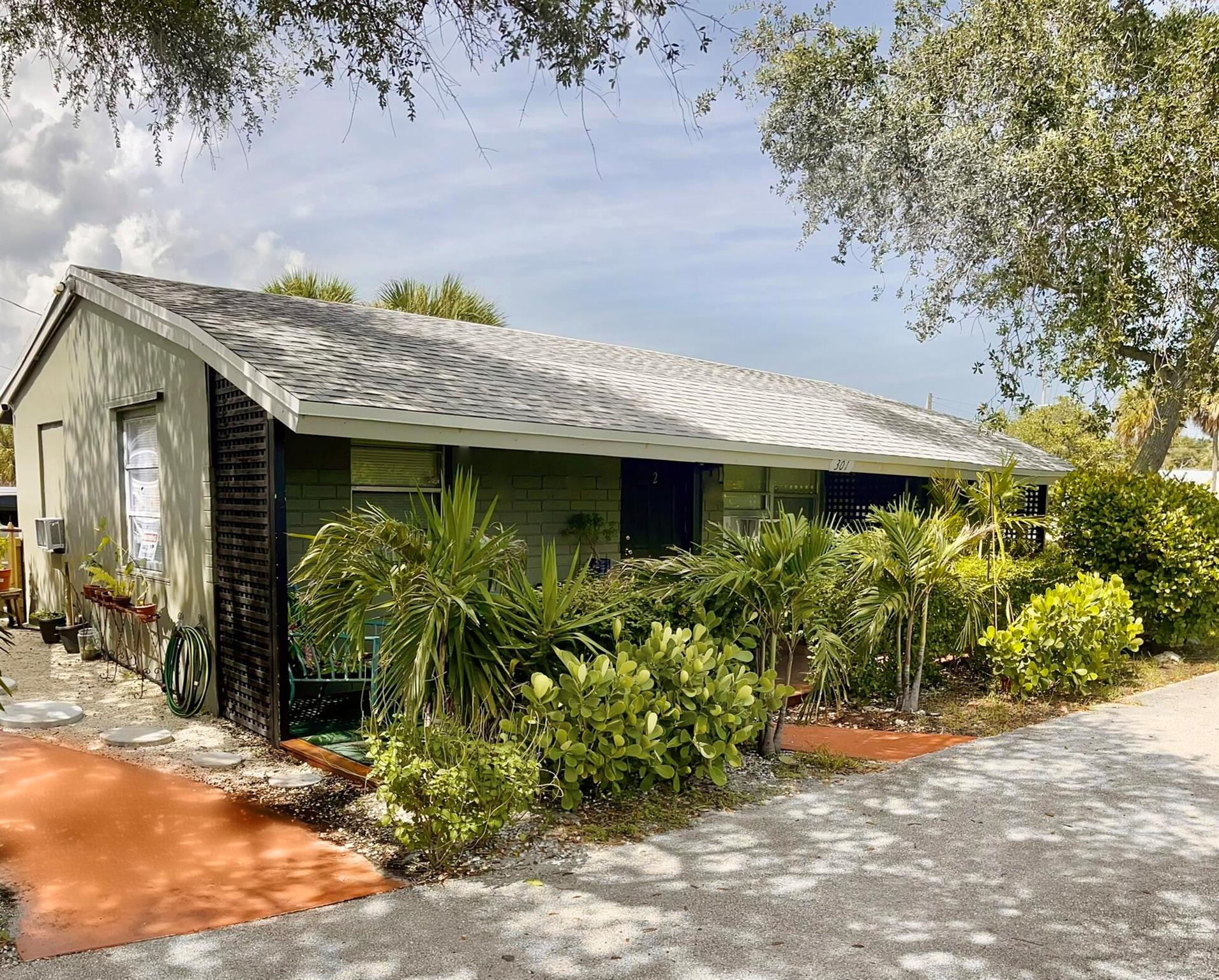 LANTANA PLAZA - Residential Lease