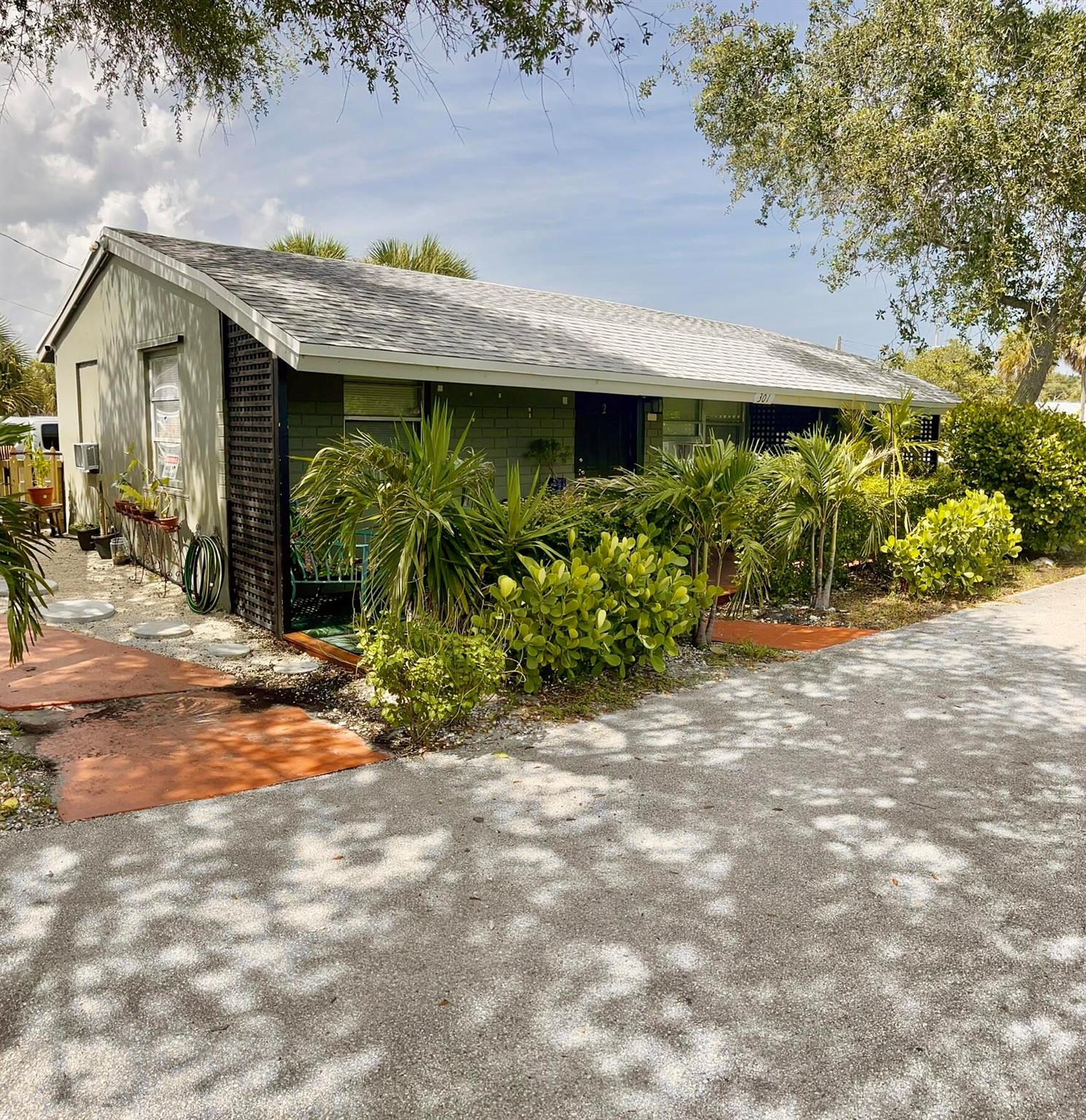 LANTANA PLAZA - Residential Lease