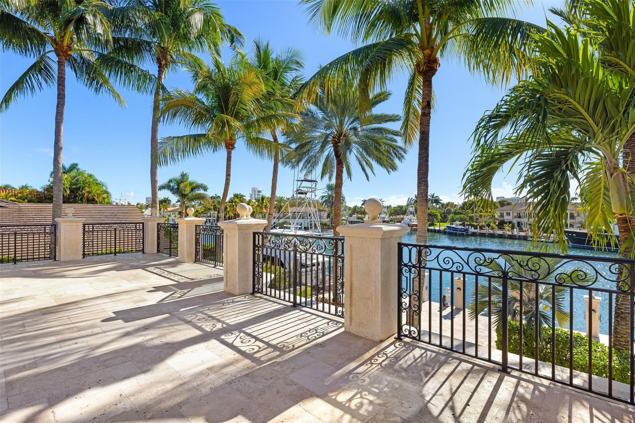 DEL LAGO ISLE - Residential