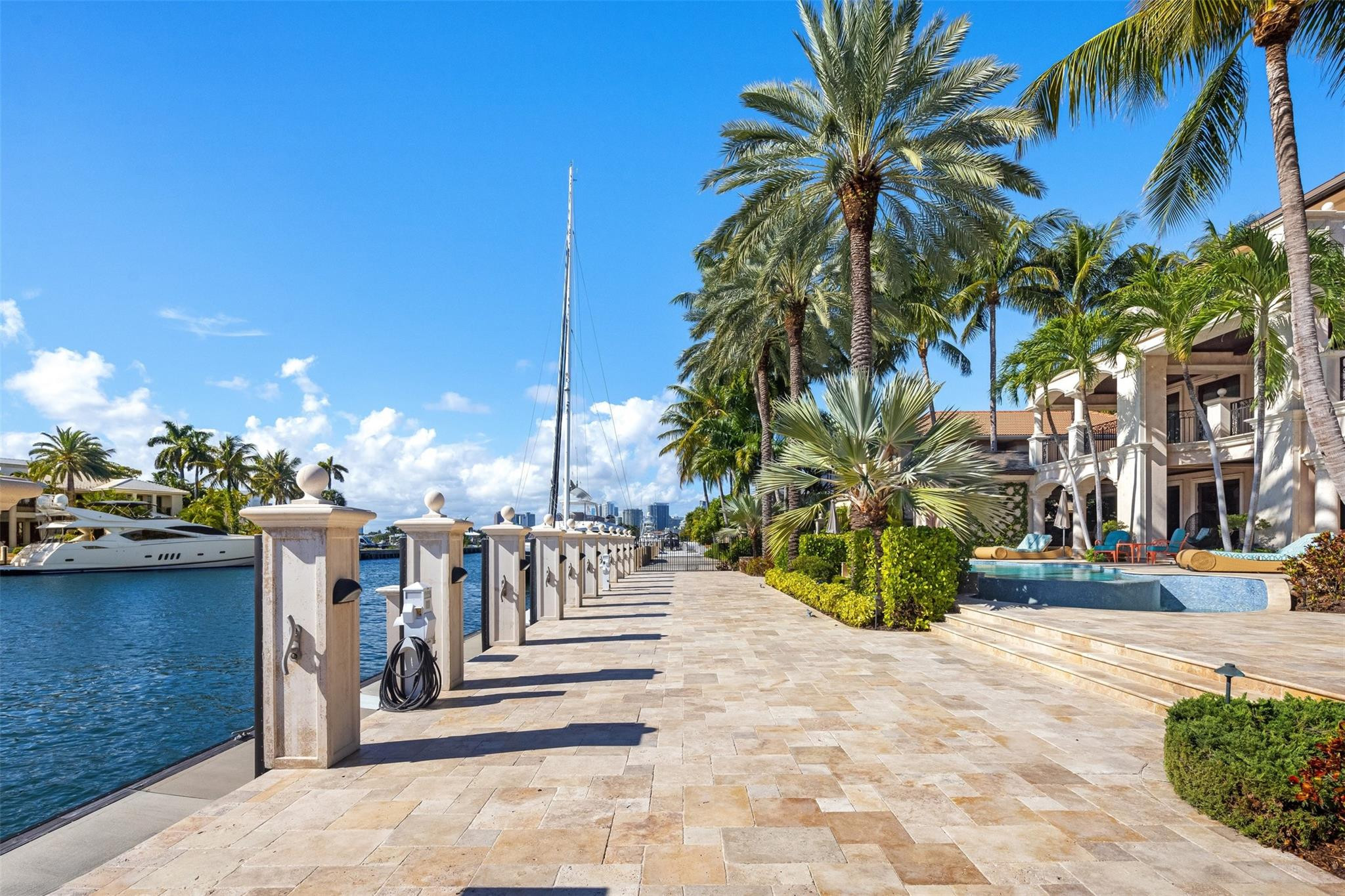 DEL LAGO ISLE - Residential