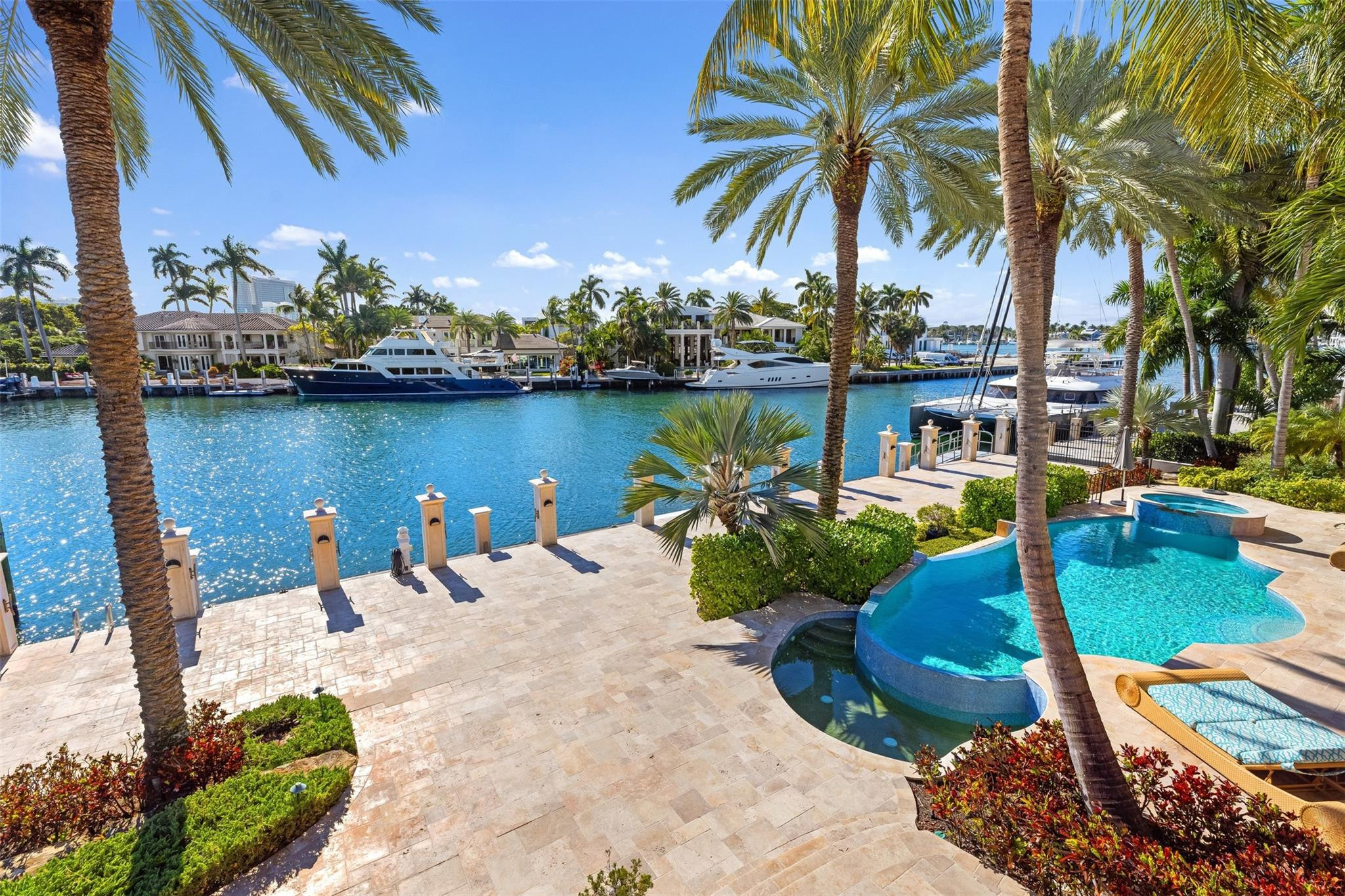 DEL LAGO ISLE - Residential