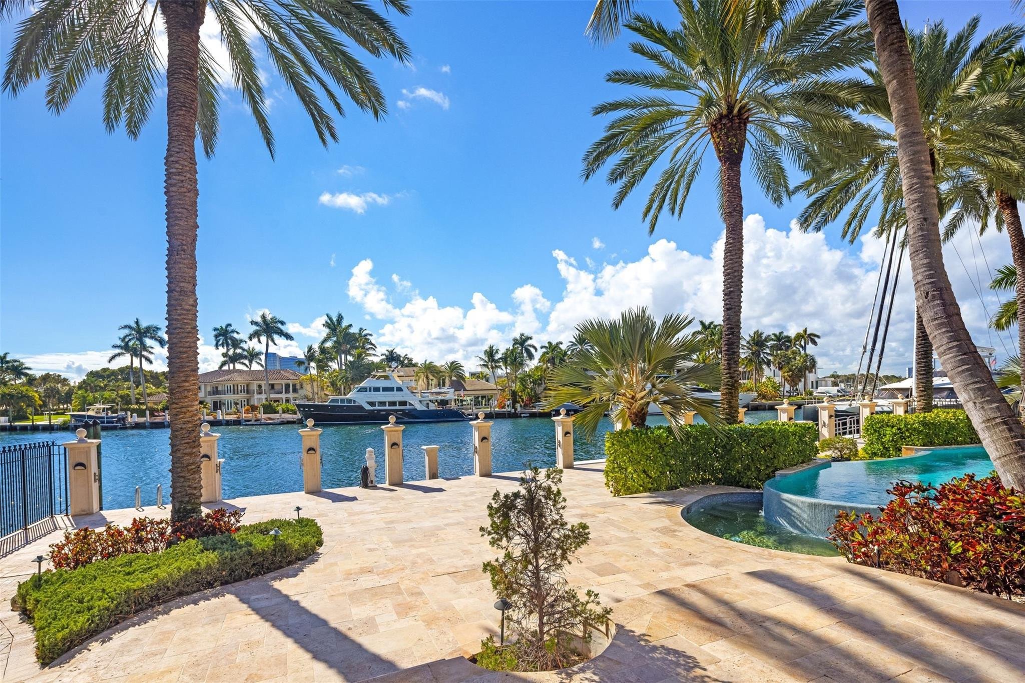 DEL LAGO ISLE - Residential