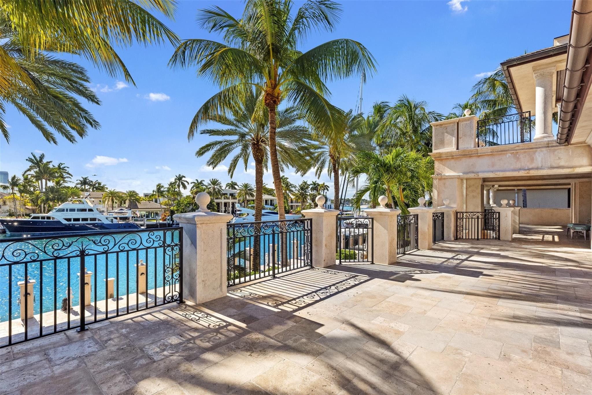 DEL LAGO ISLE - Residential
