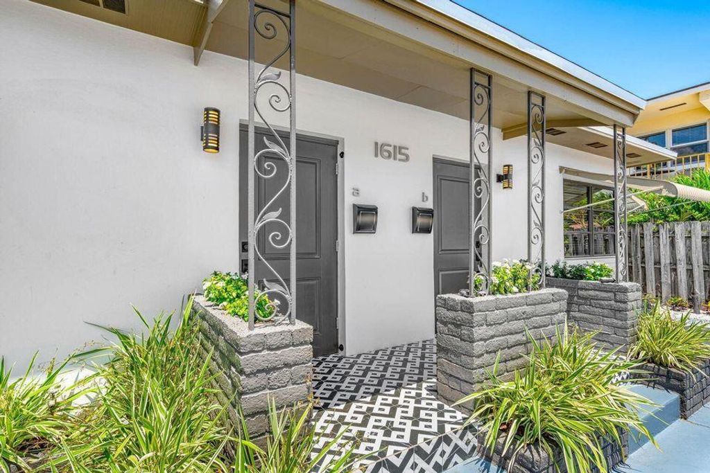 Photo of 1615 S Federal Highway #B, Lake Worth Beach, FL 33460 (MLS # R11066884)