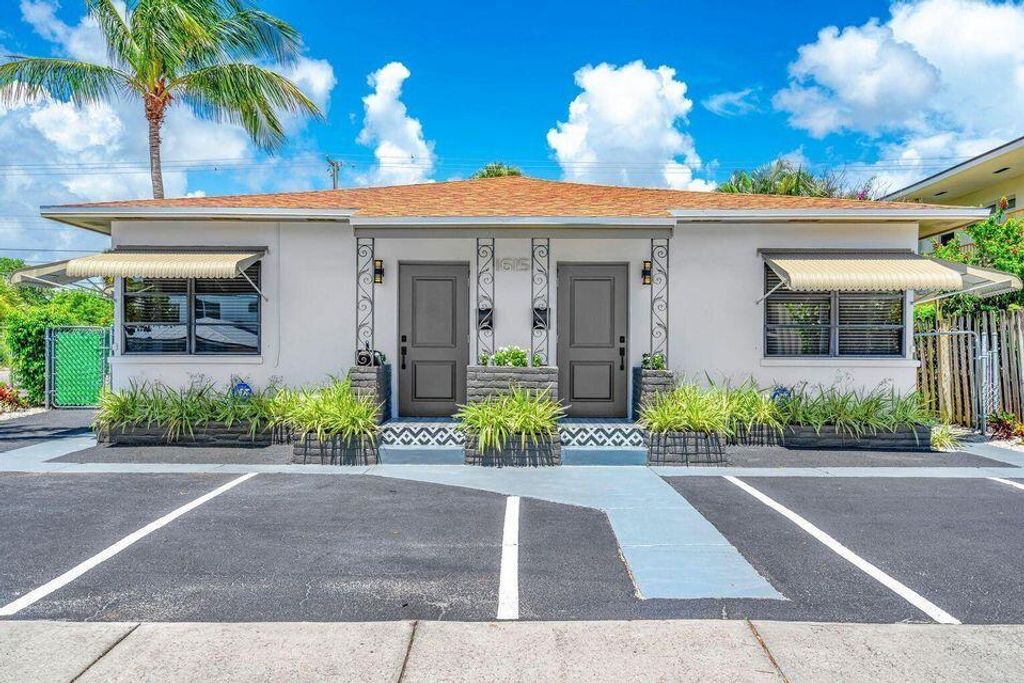 Photo of 1615 S Federal Highway #B, Lake Worth Beach, FL 33460 (MLS # R11066884)