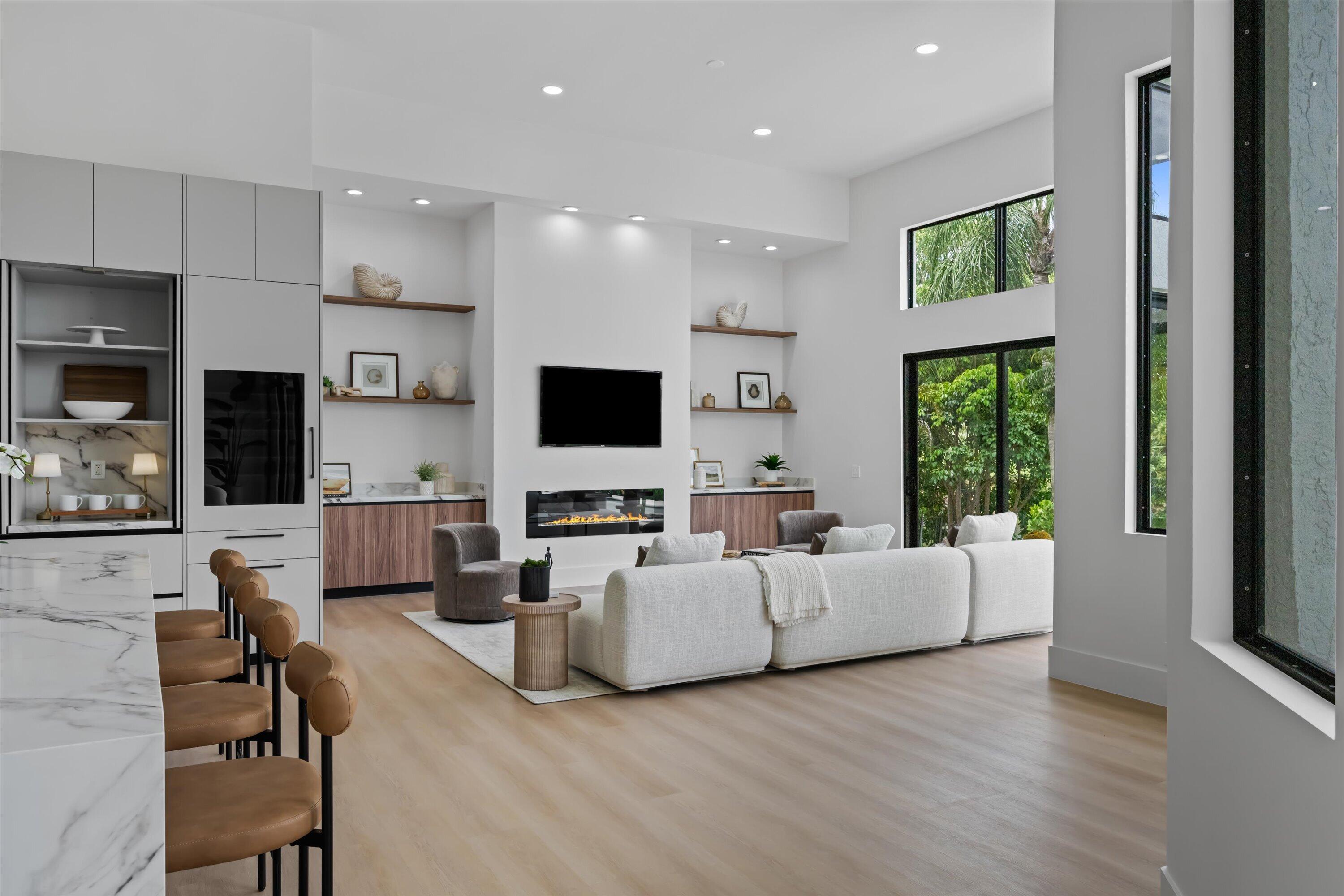 BREAKERS WEST/The Lakes - Residential