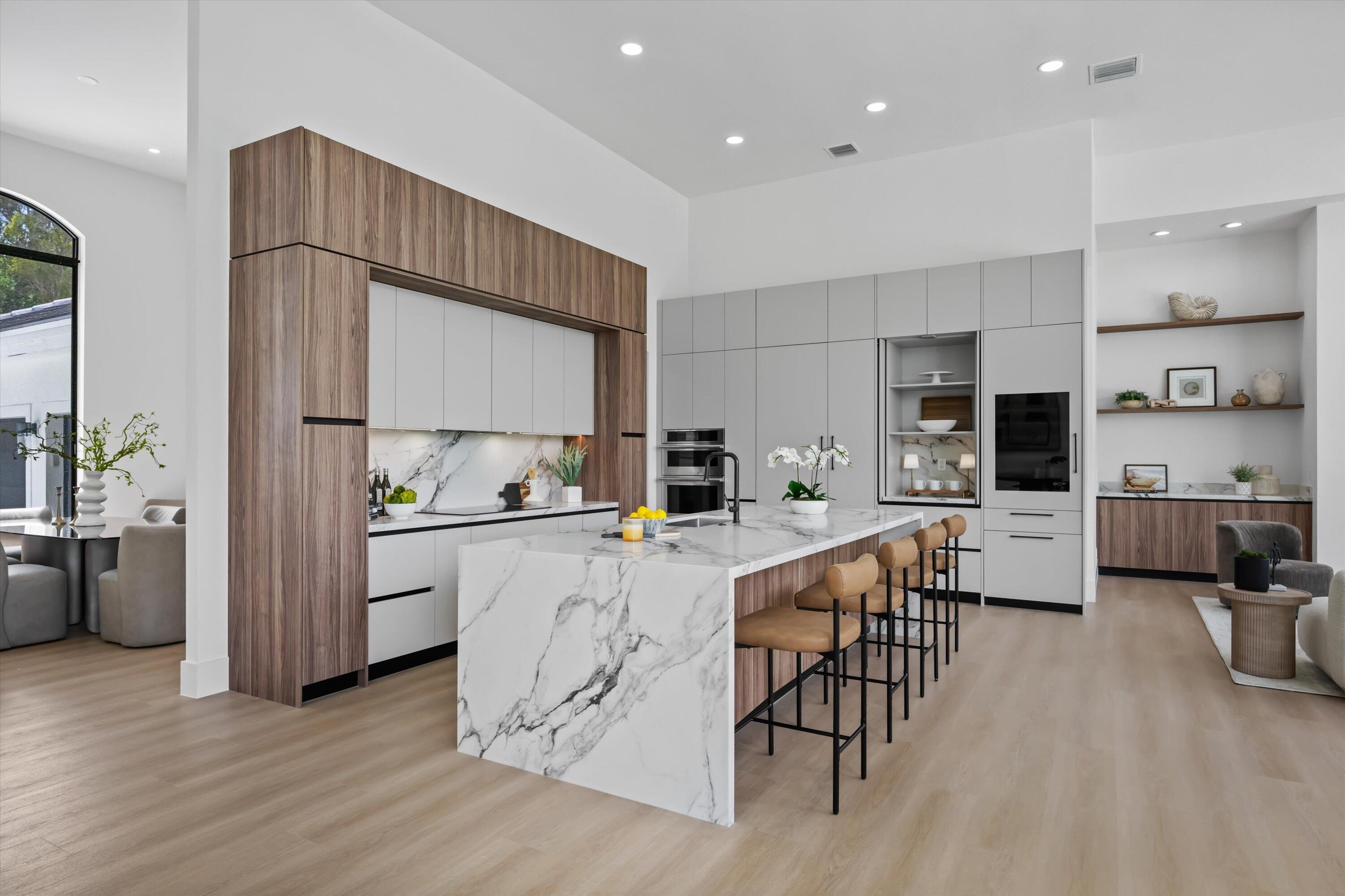 BREAKERS WEST/The Lakes - Residential