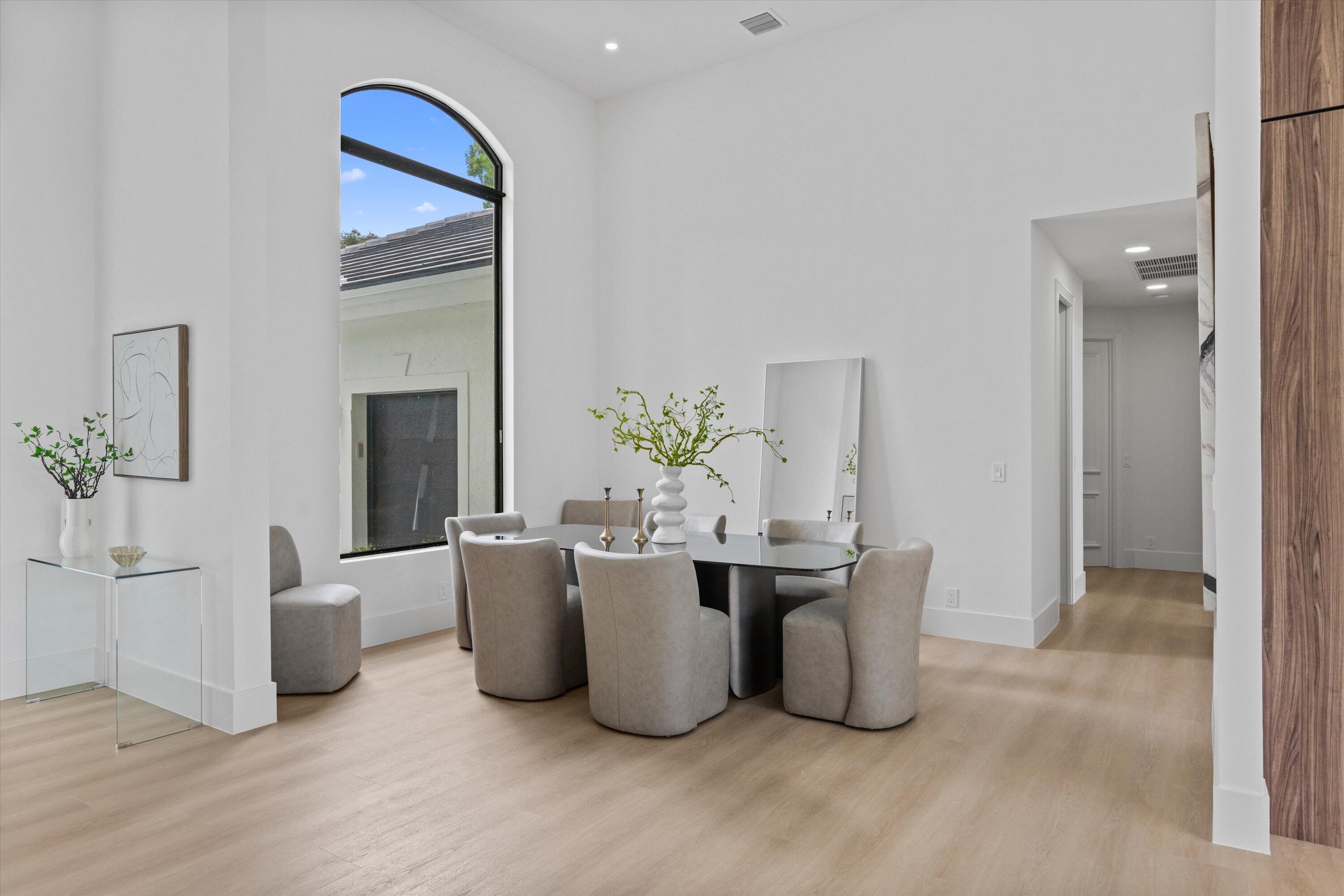 BREAKERS WEST/The Lakes - Residential