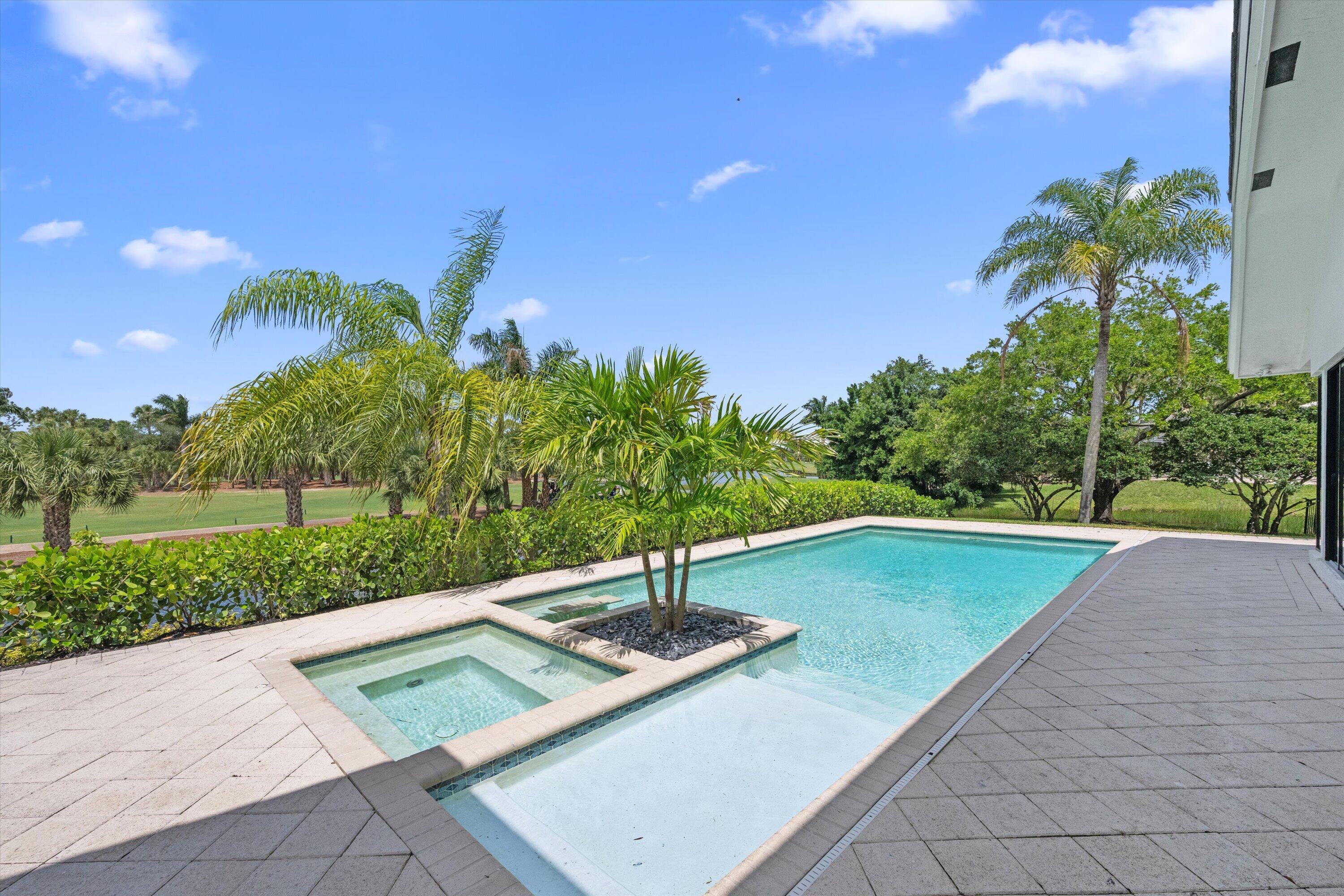 BREAKERS WEST/The Lakes - Residential