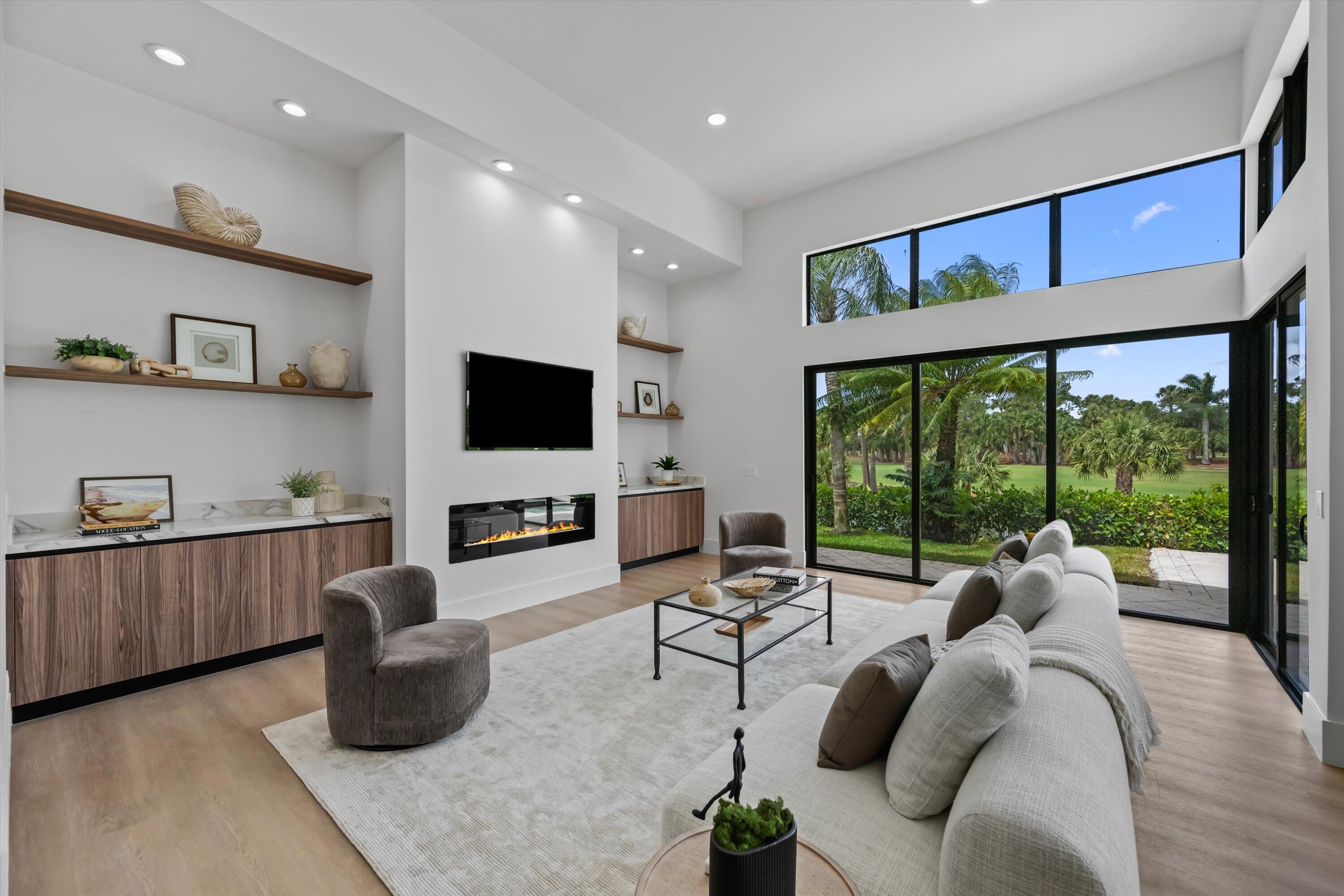 BREAKERS WEST/The Lakes - Residential