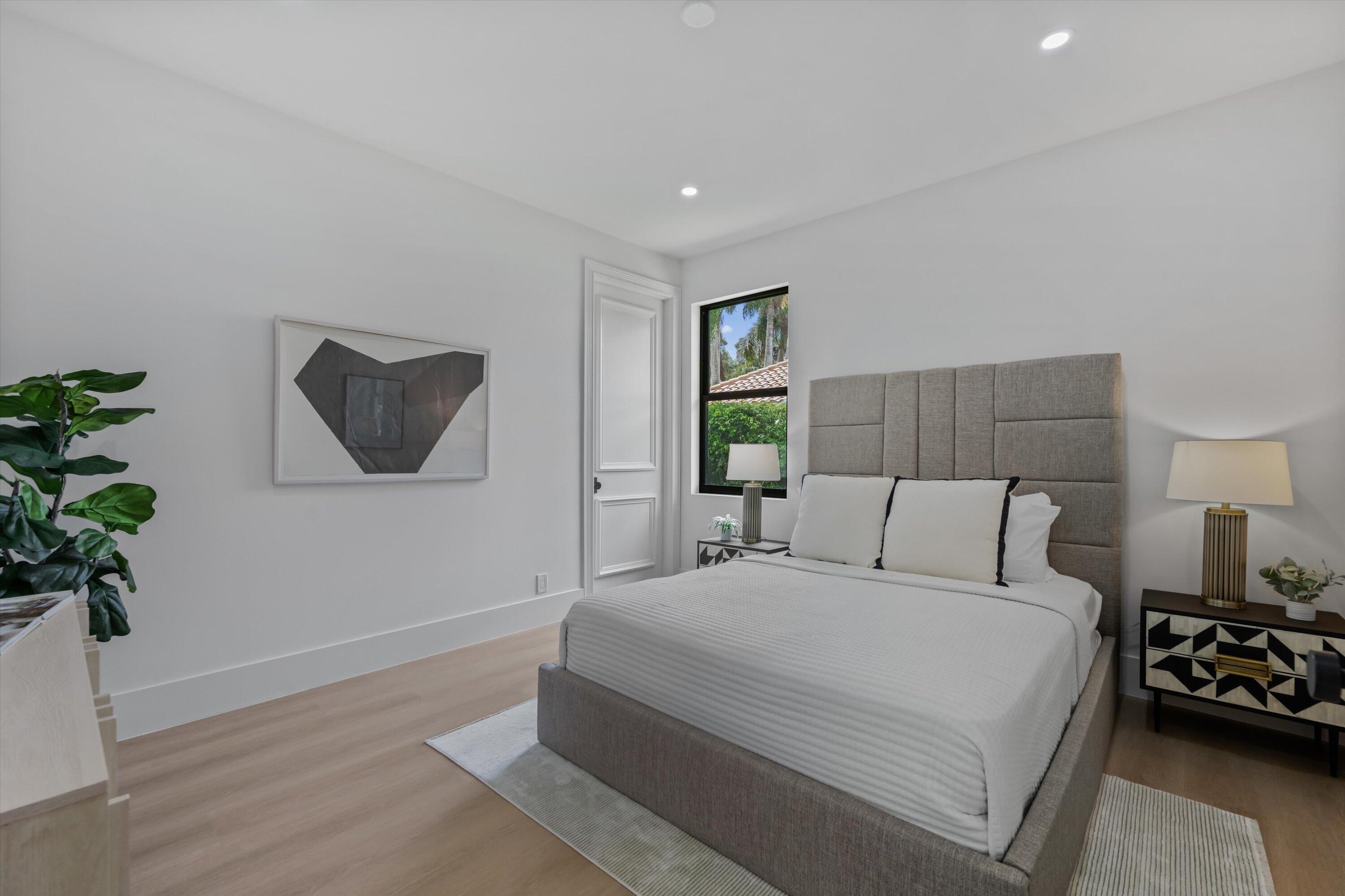 BREAKERS WEST/The Lakes - Residential