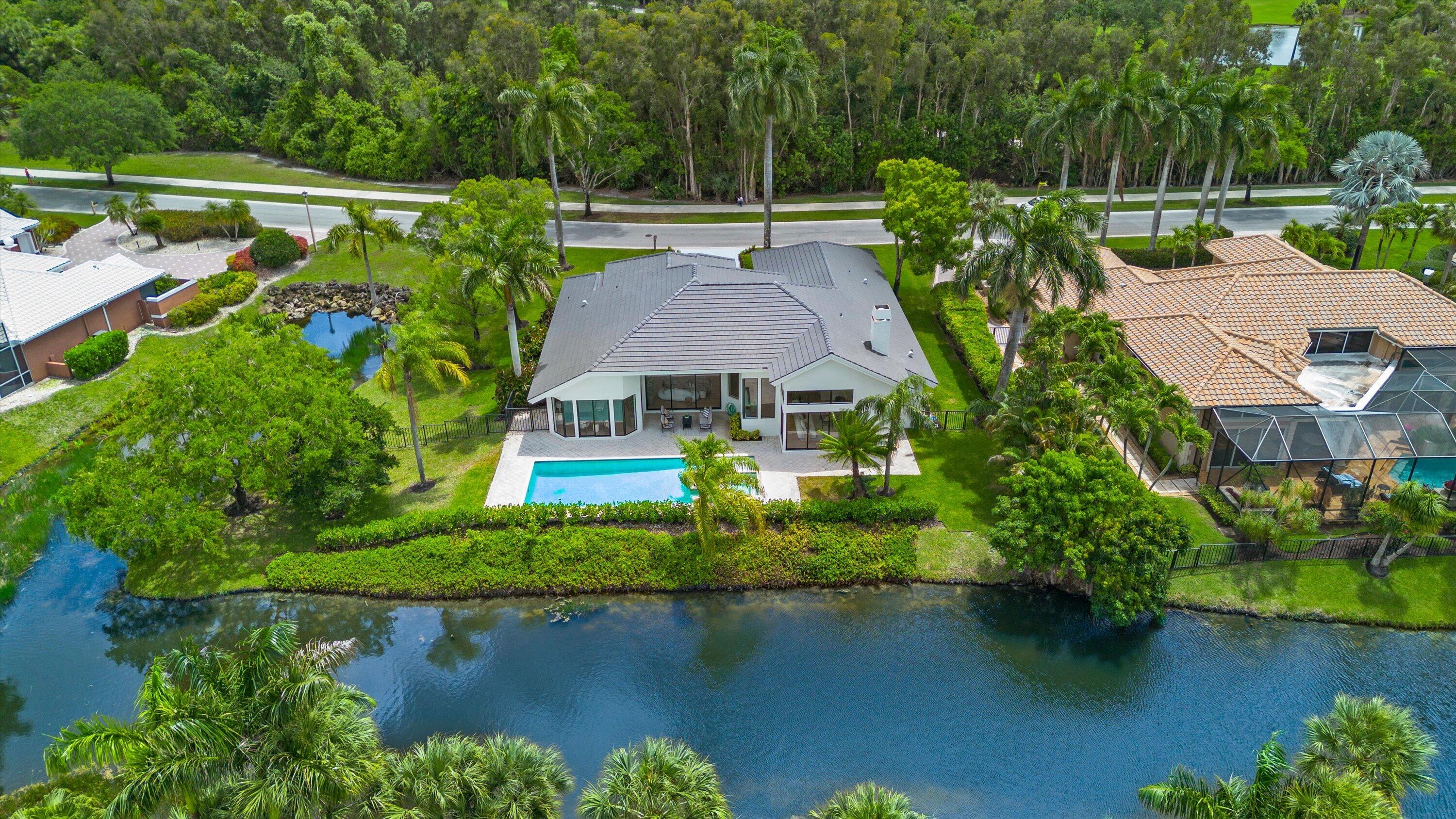 BREAKERS WEST/The Lakes - Residential