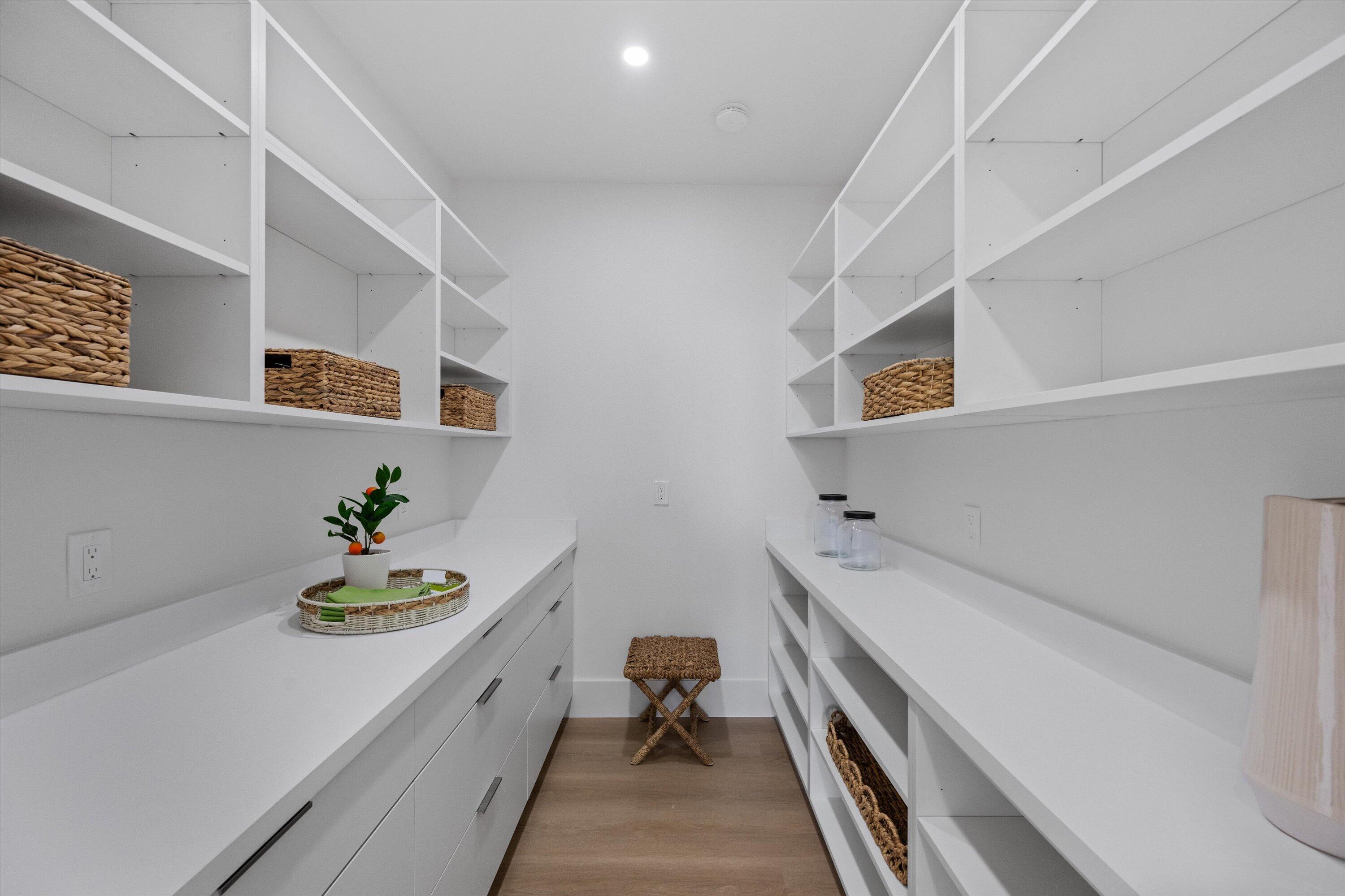 BREAKERS WEST/The Lakes - Residential